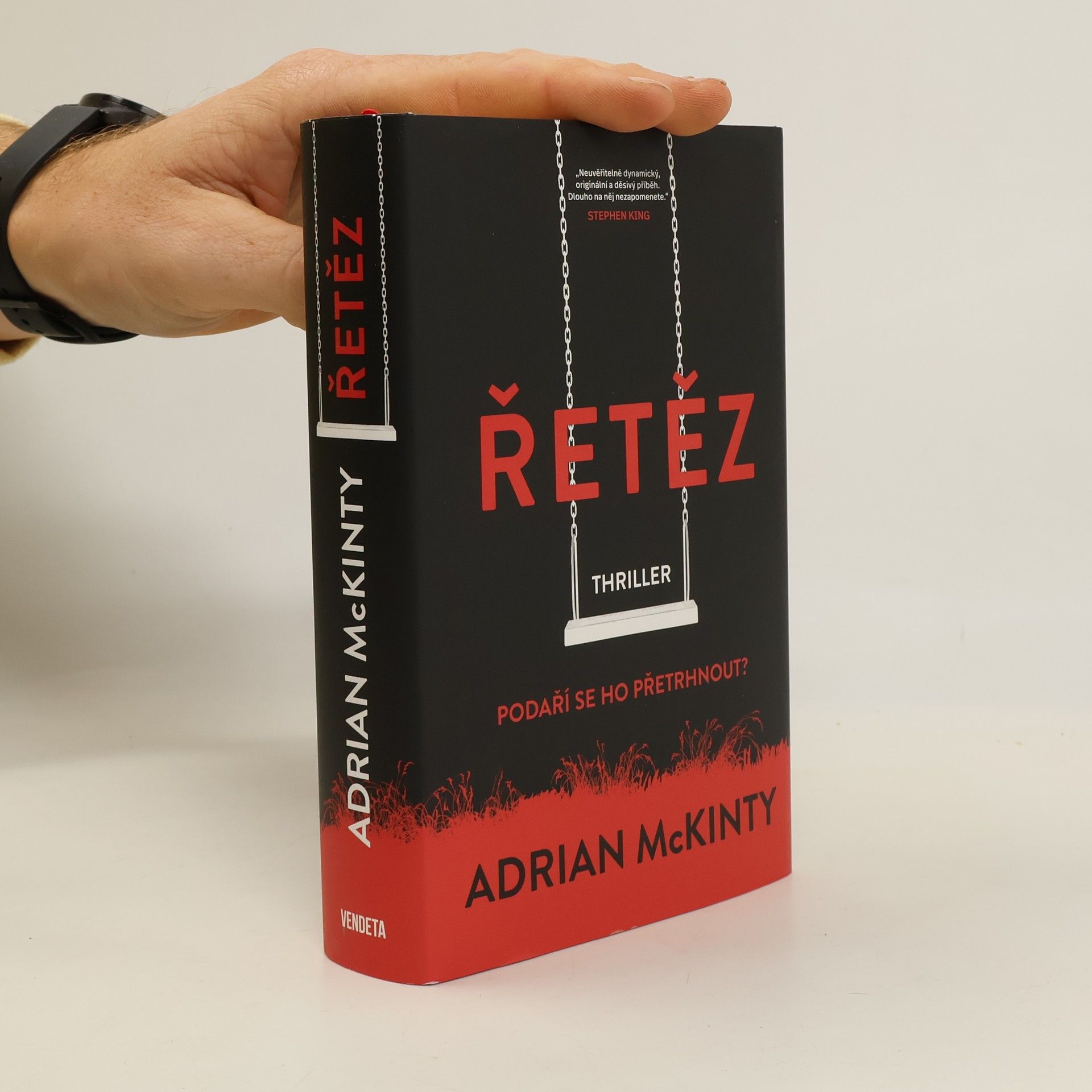 Adrian McKinty Řetěz