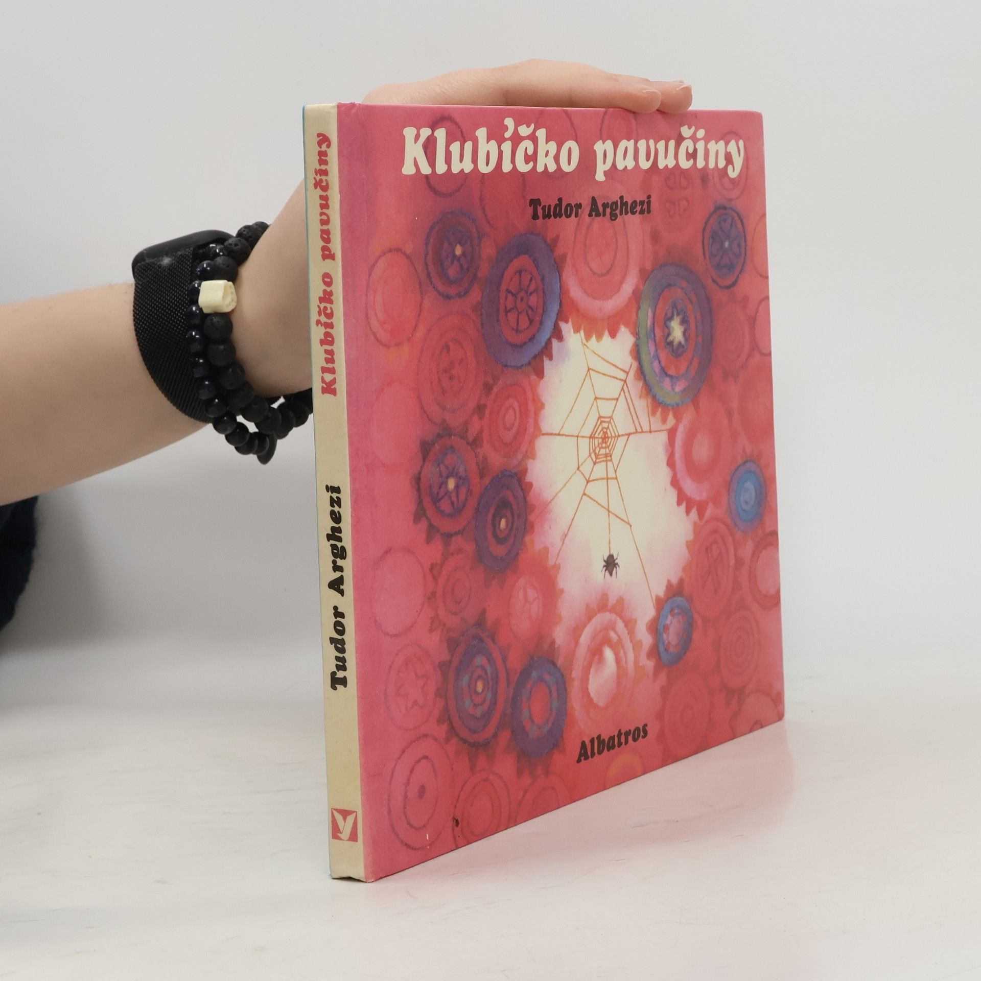 Klubíčko pavučiny