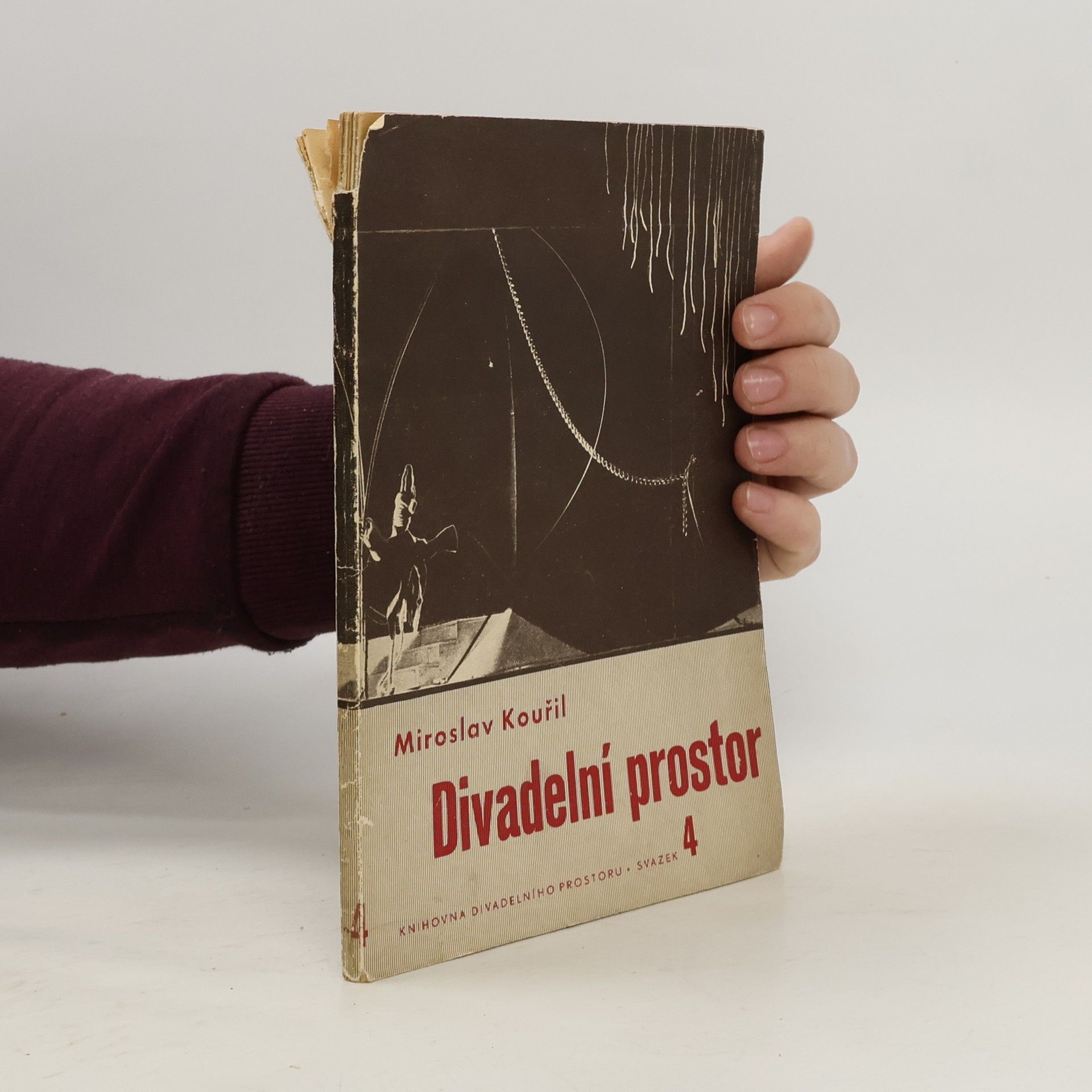 Miroslav Kouřil Divadelní prostor 4