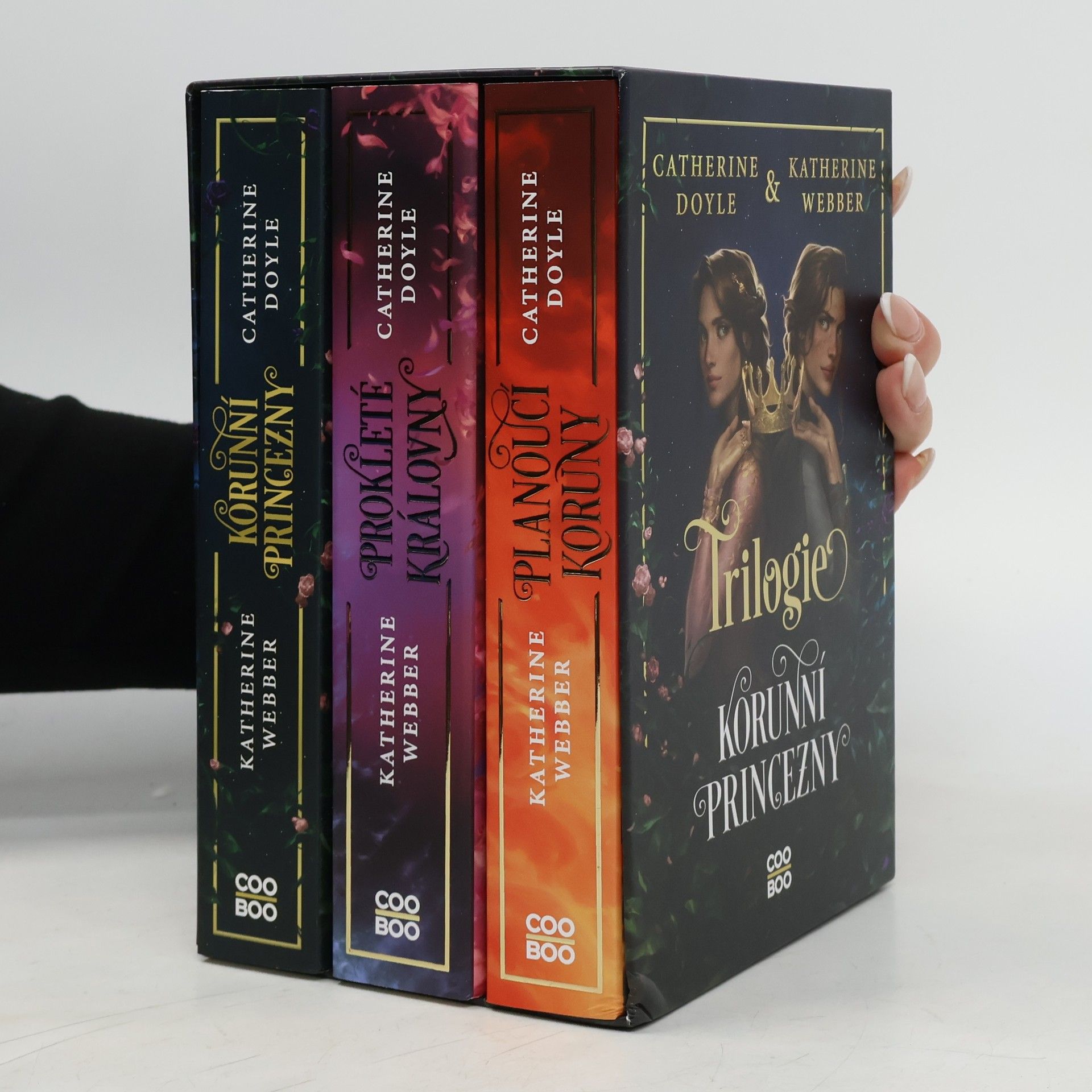 Korunní princezny. Prokleté královny. Planoucí koruny