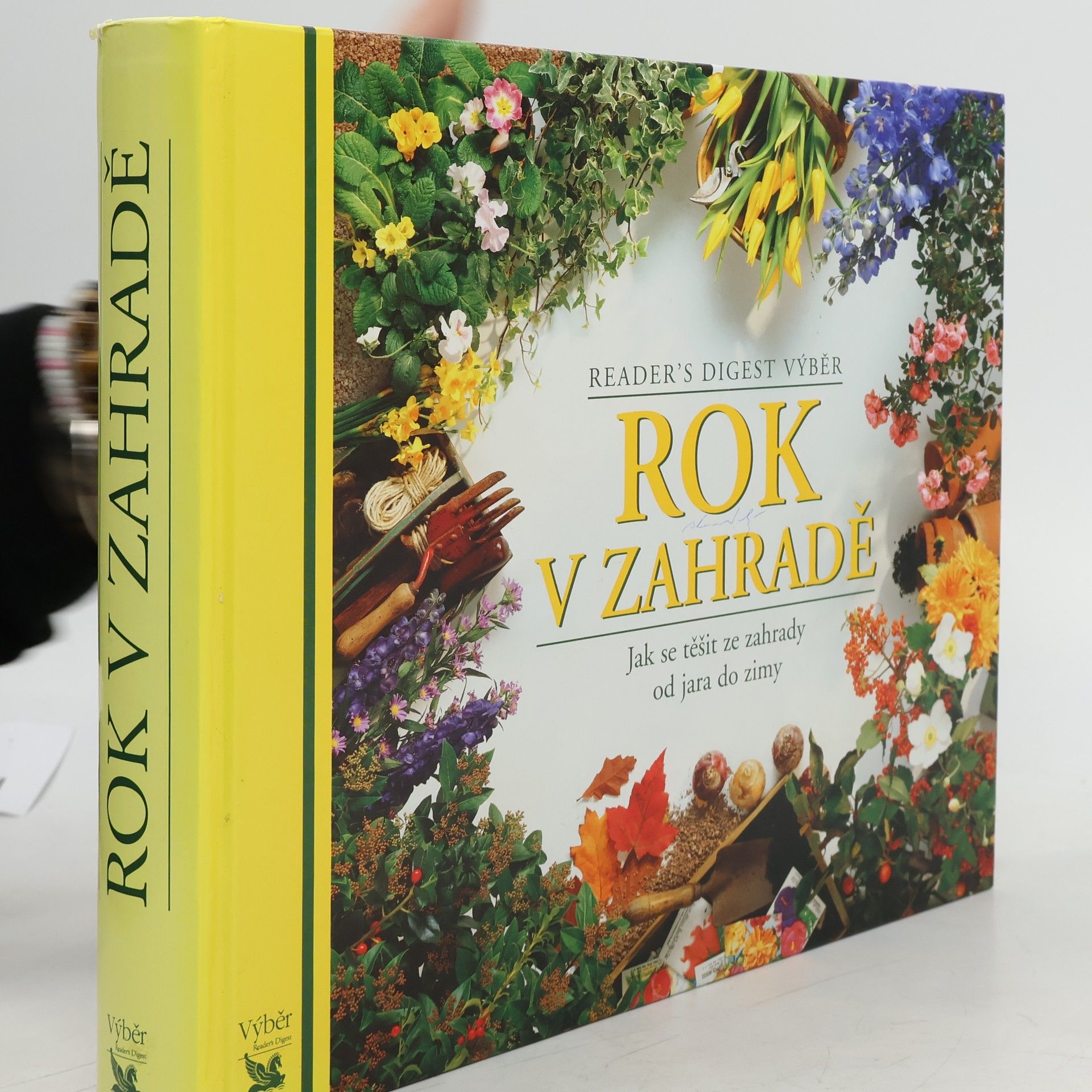 Autorenkollektiv Rok v zahradě. Jak se těšit ze zahrady od jara do zimy