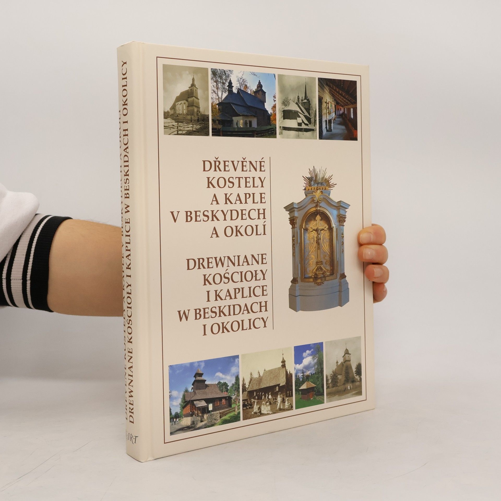 Irena Adamczyk Dřevěné kostely a kaple v Beskydech a okolí = Drewniane kościoły i kaplice w Beskidach i okolicy