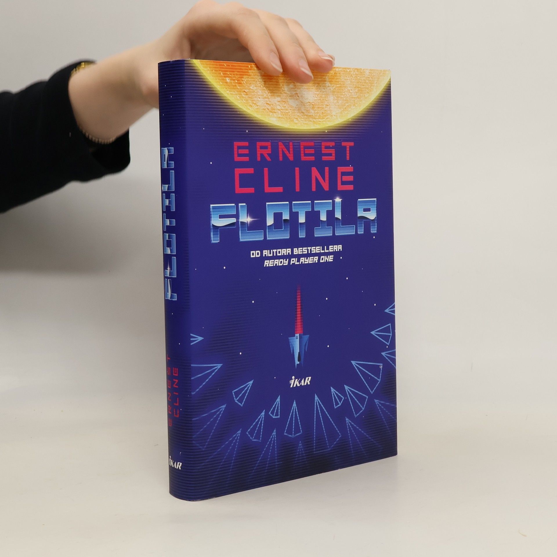 Ernest Cline Flotila