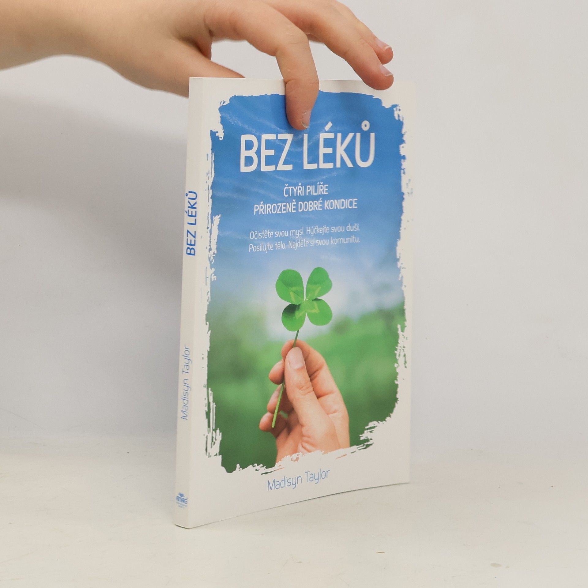 Bez léků : čtyři pilíře přirozeně dobré kondice. Očistěte svou mysl, hýčkejte svou duši, posilujte tělo, najděte si svou komunitu
