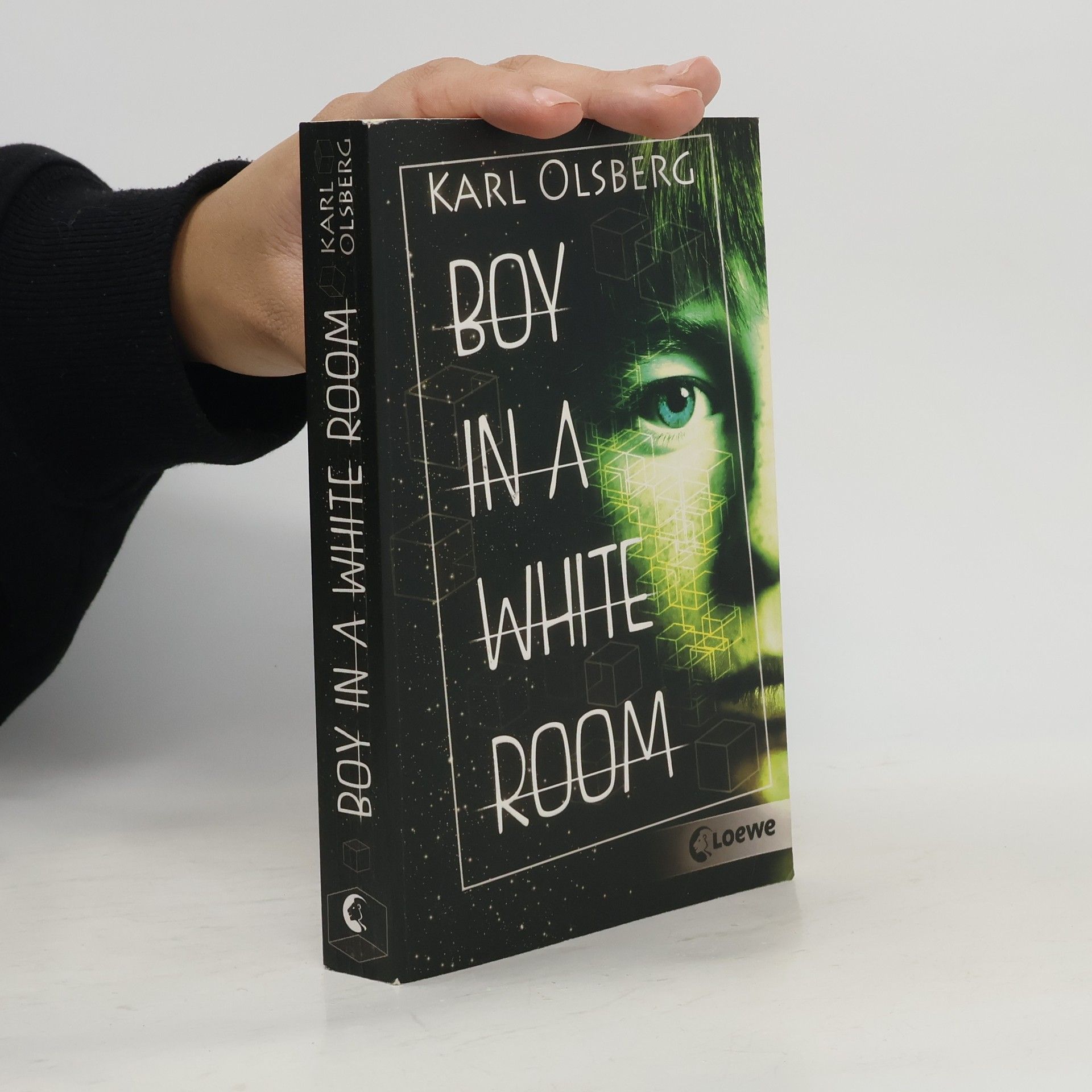 Karl Olsberg Boy in a white room