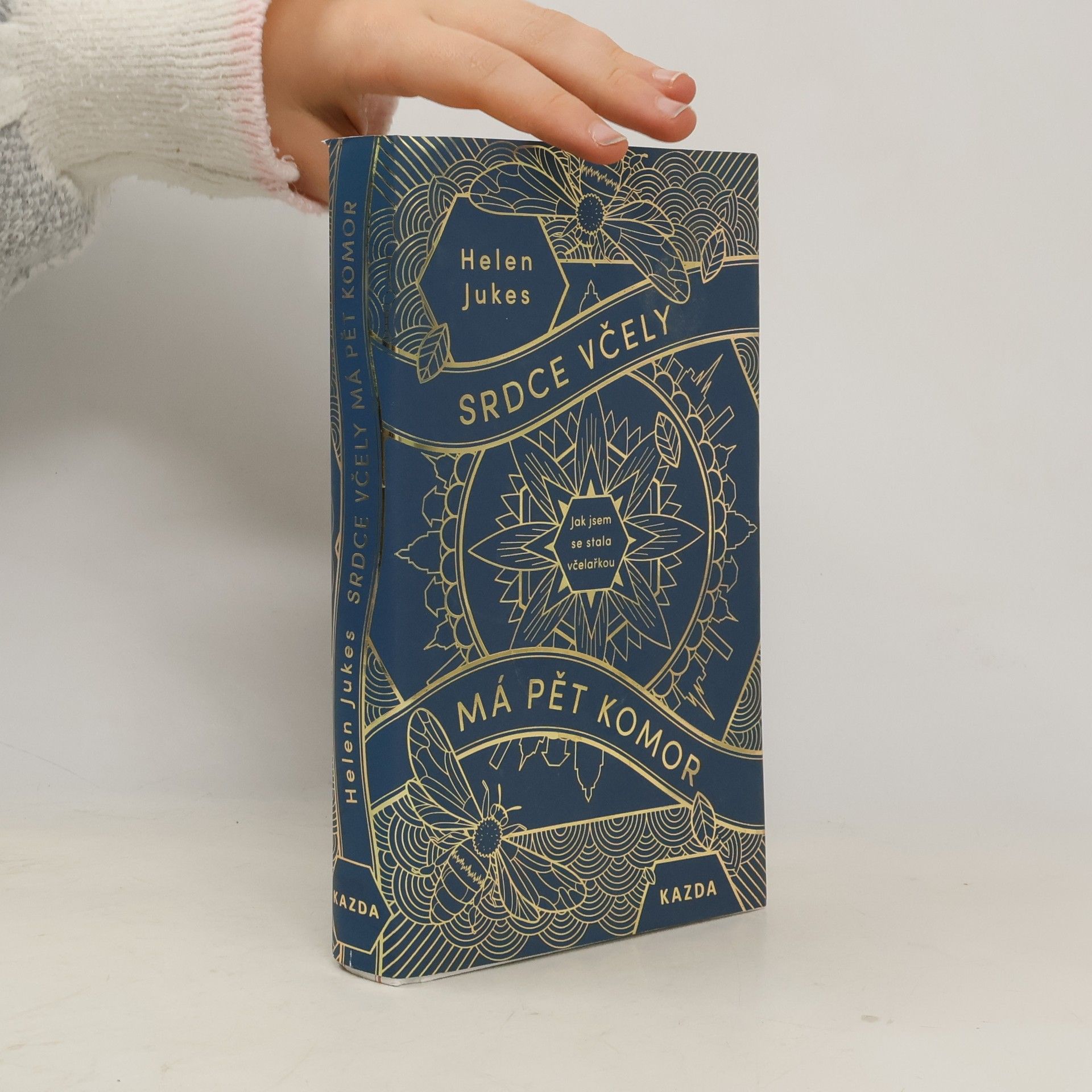 Helen Jukes Srdce včely má pět komor