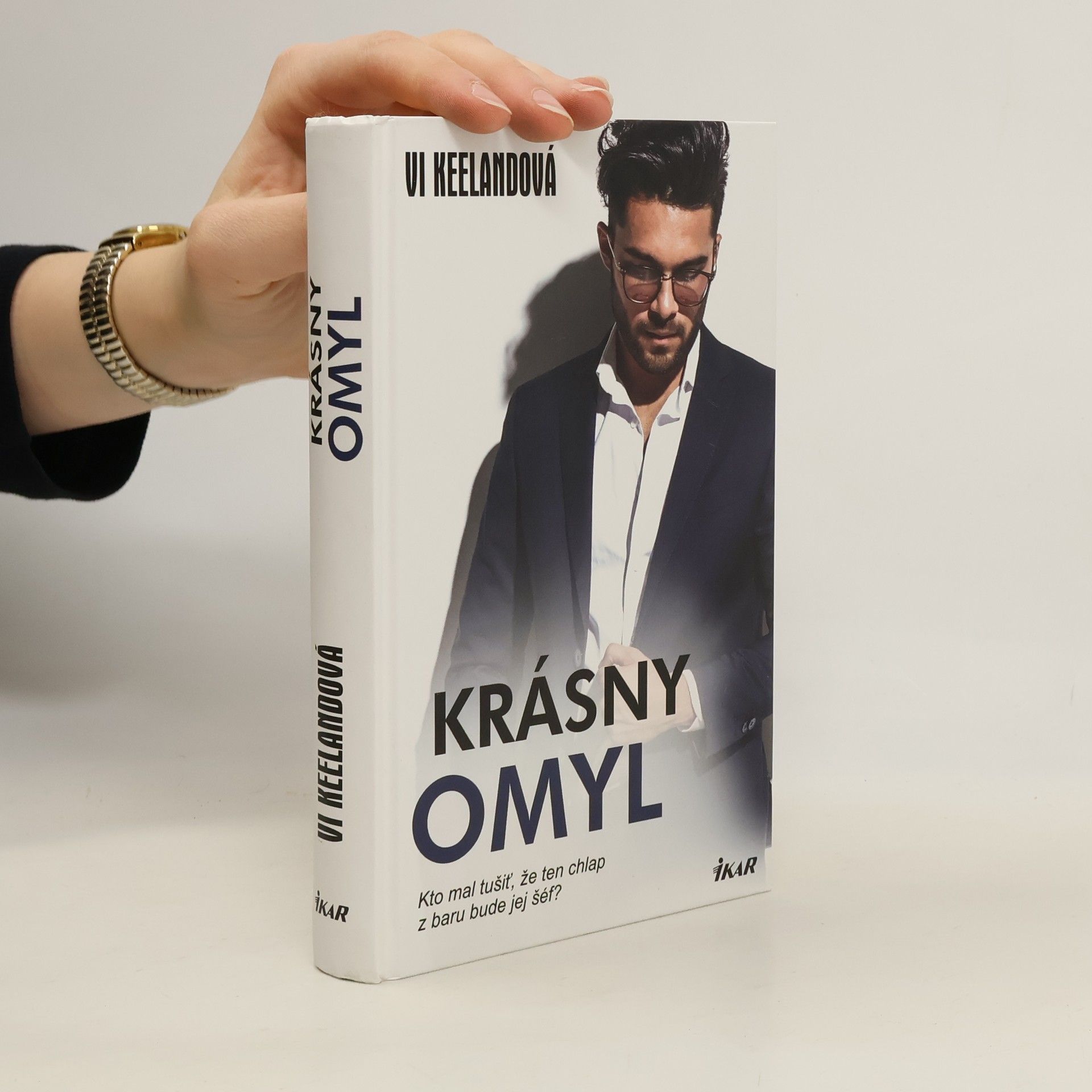 Vi Keeland Krásny omyl