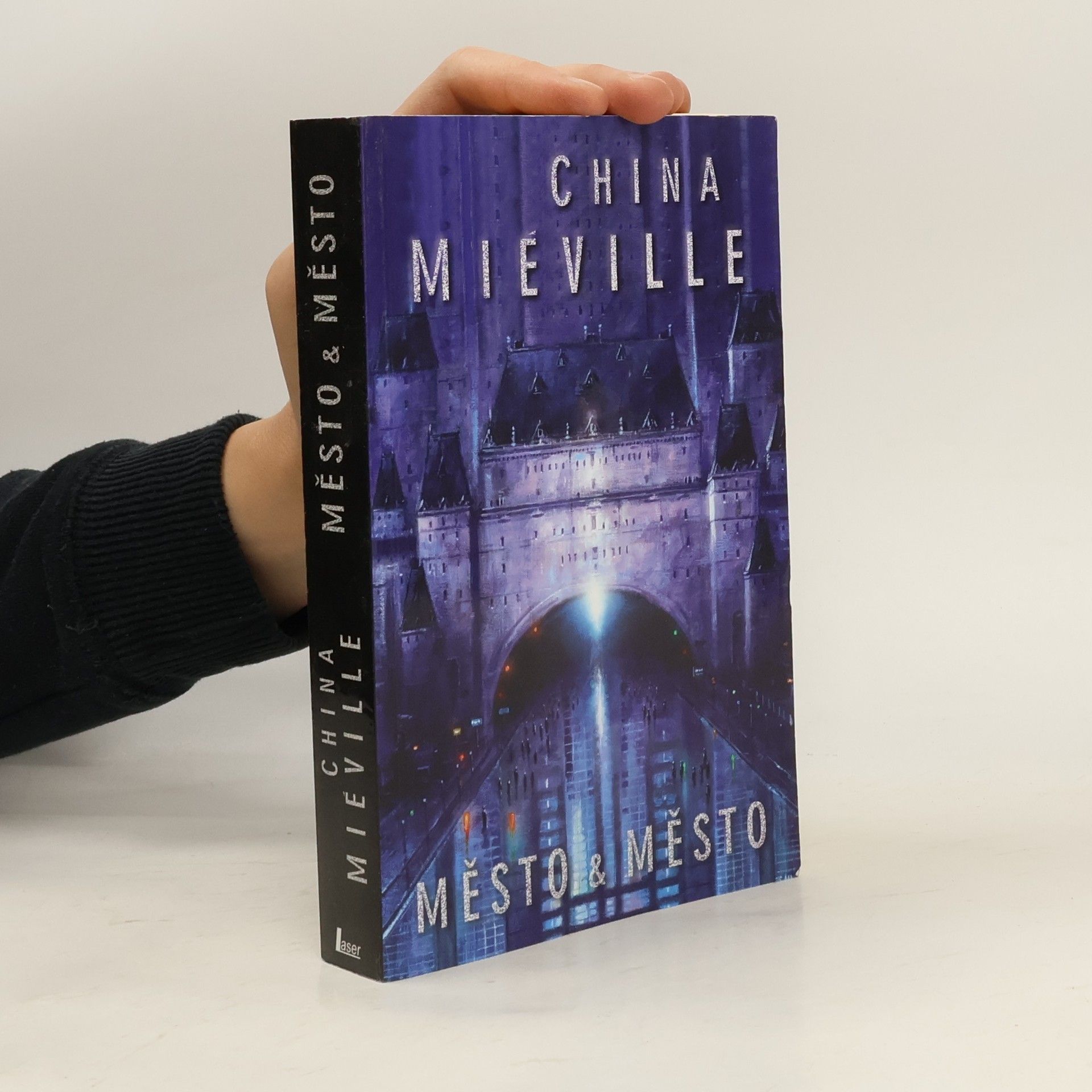 China Miéville Město & město
