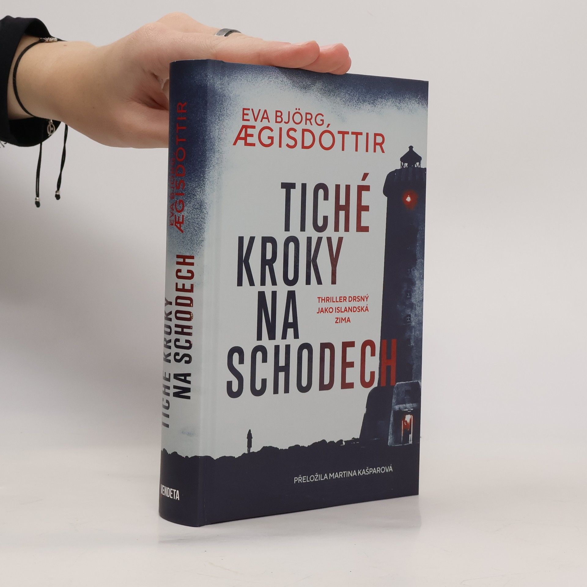 Tiché kroky na schodech