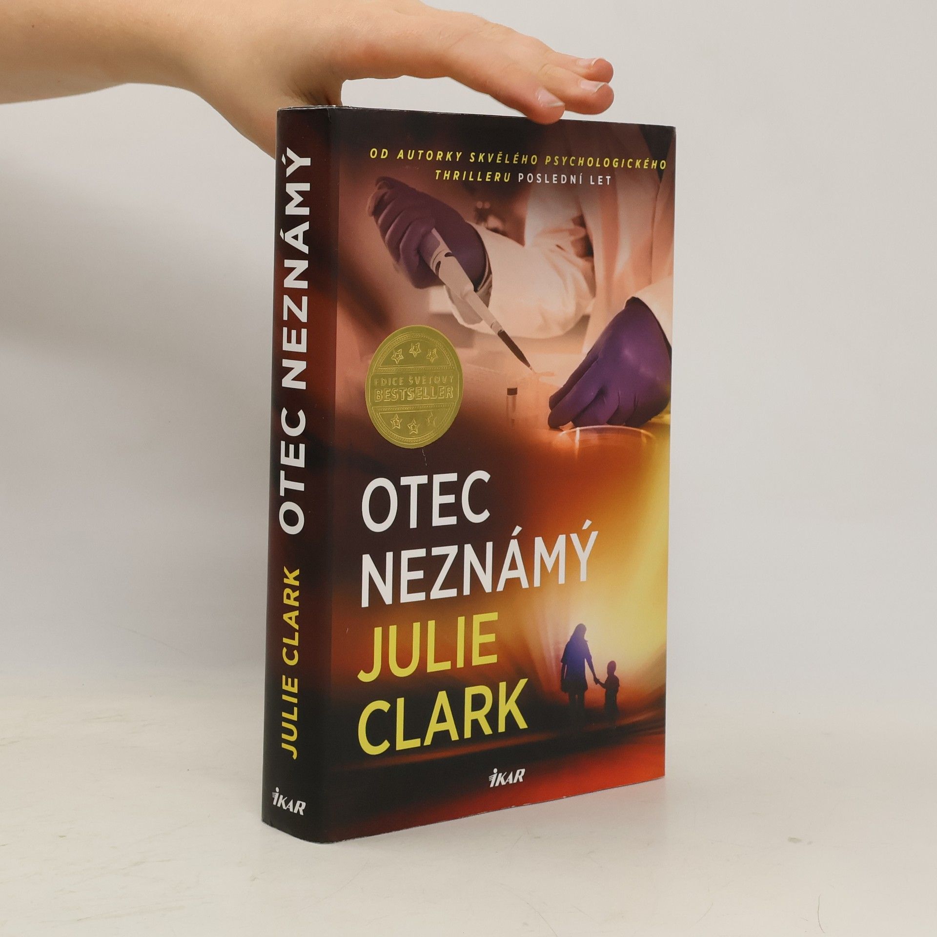 Julie Clark Otec neznámý