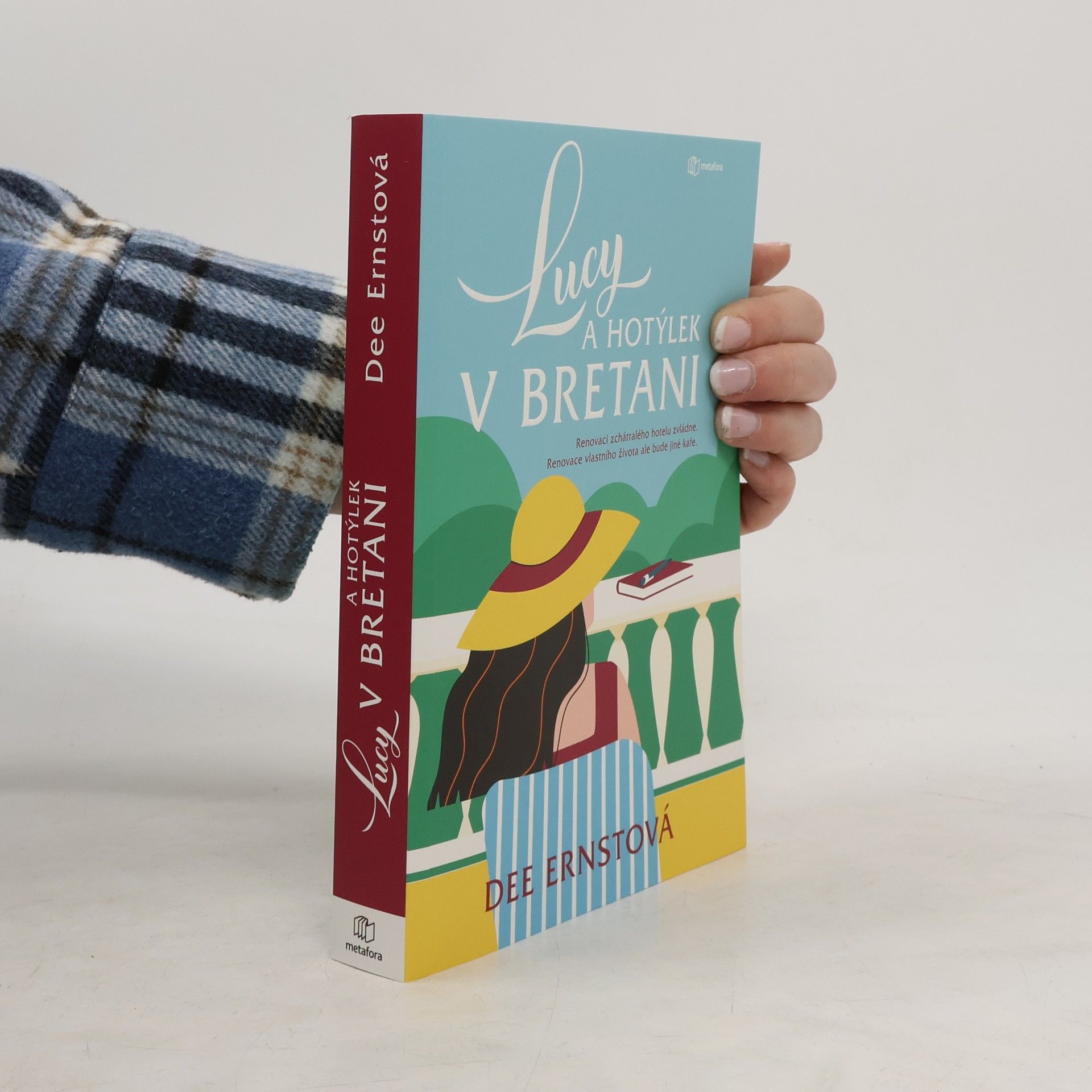 Dee Ernst Lucy a hotýlek v Bretani