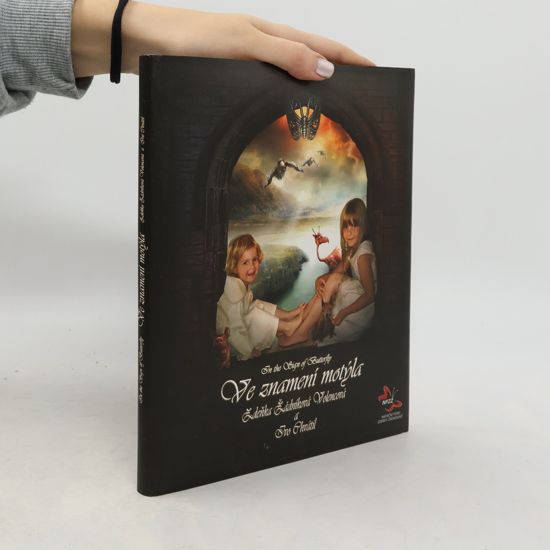Ve znamení motýla. In the sign of butterfly