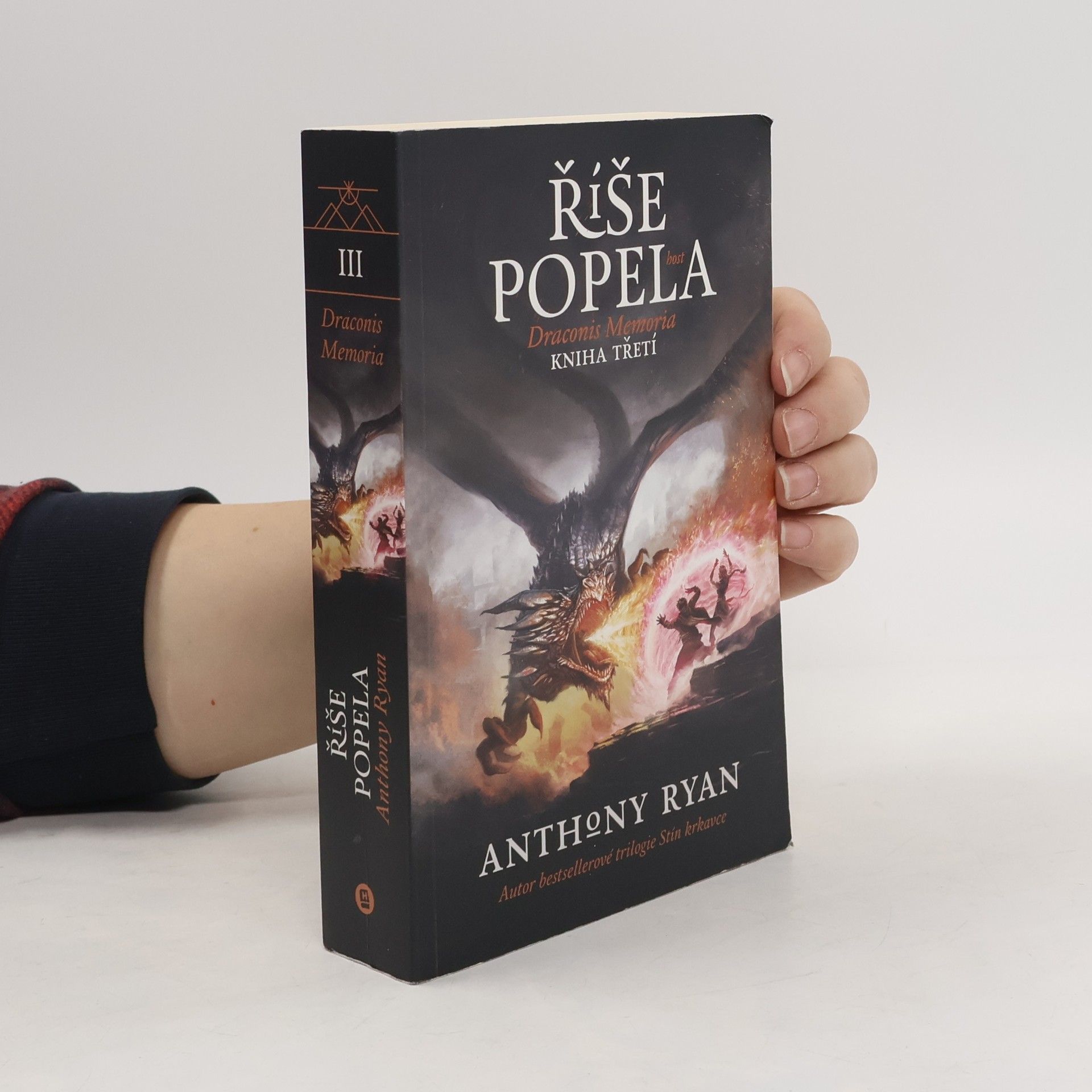 Anthony Ryan Říše popela