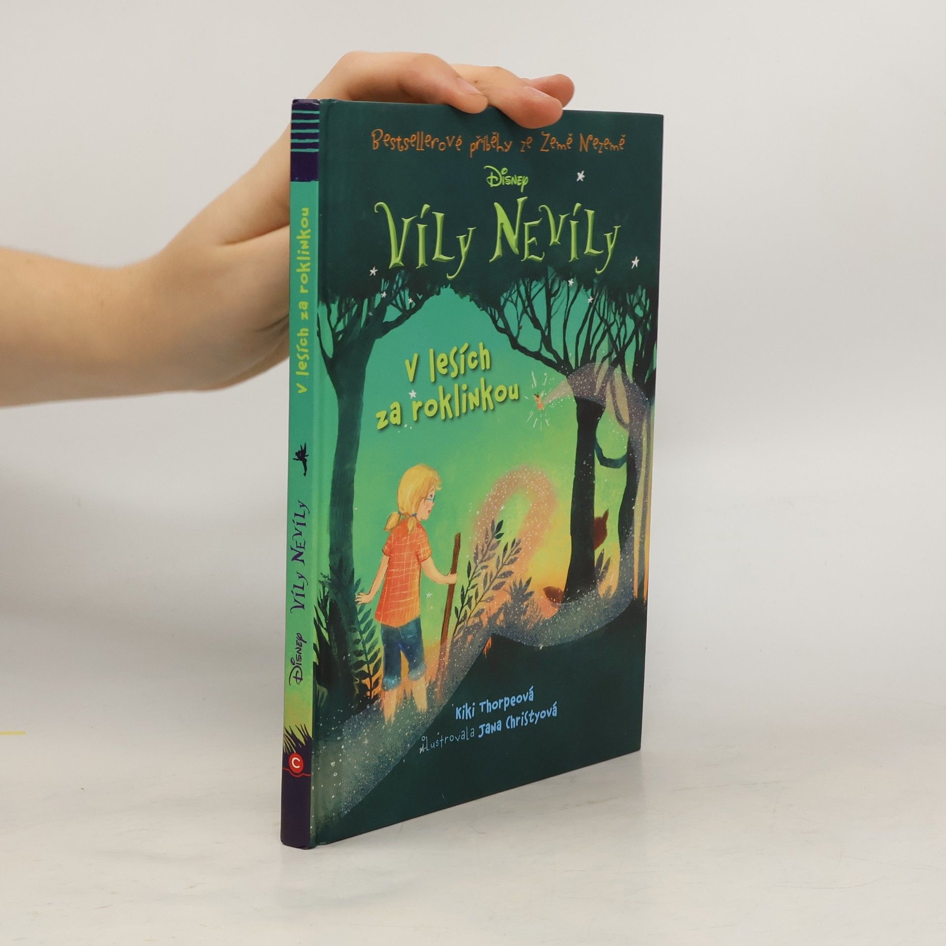 Kiki Thorpe V lesích za roklinkou