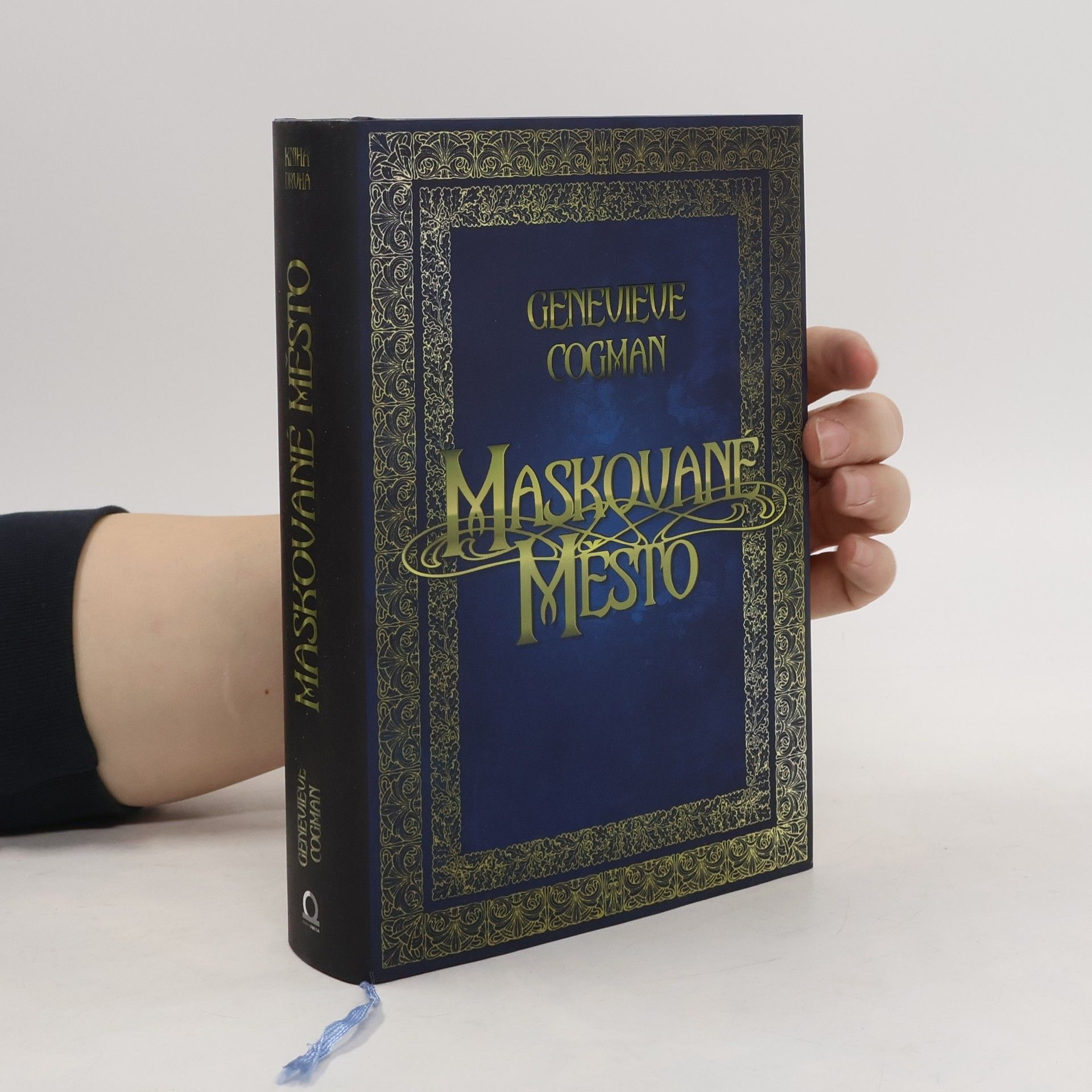 Genevieve Cogman Neviditelná knihovna. Kniha druhá, Maskované město