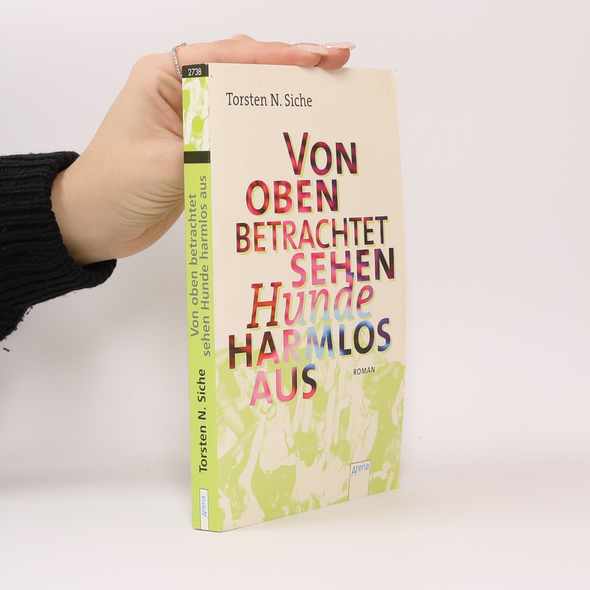 Von oben betrachtet sehen Hunde harmlos aus