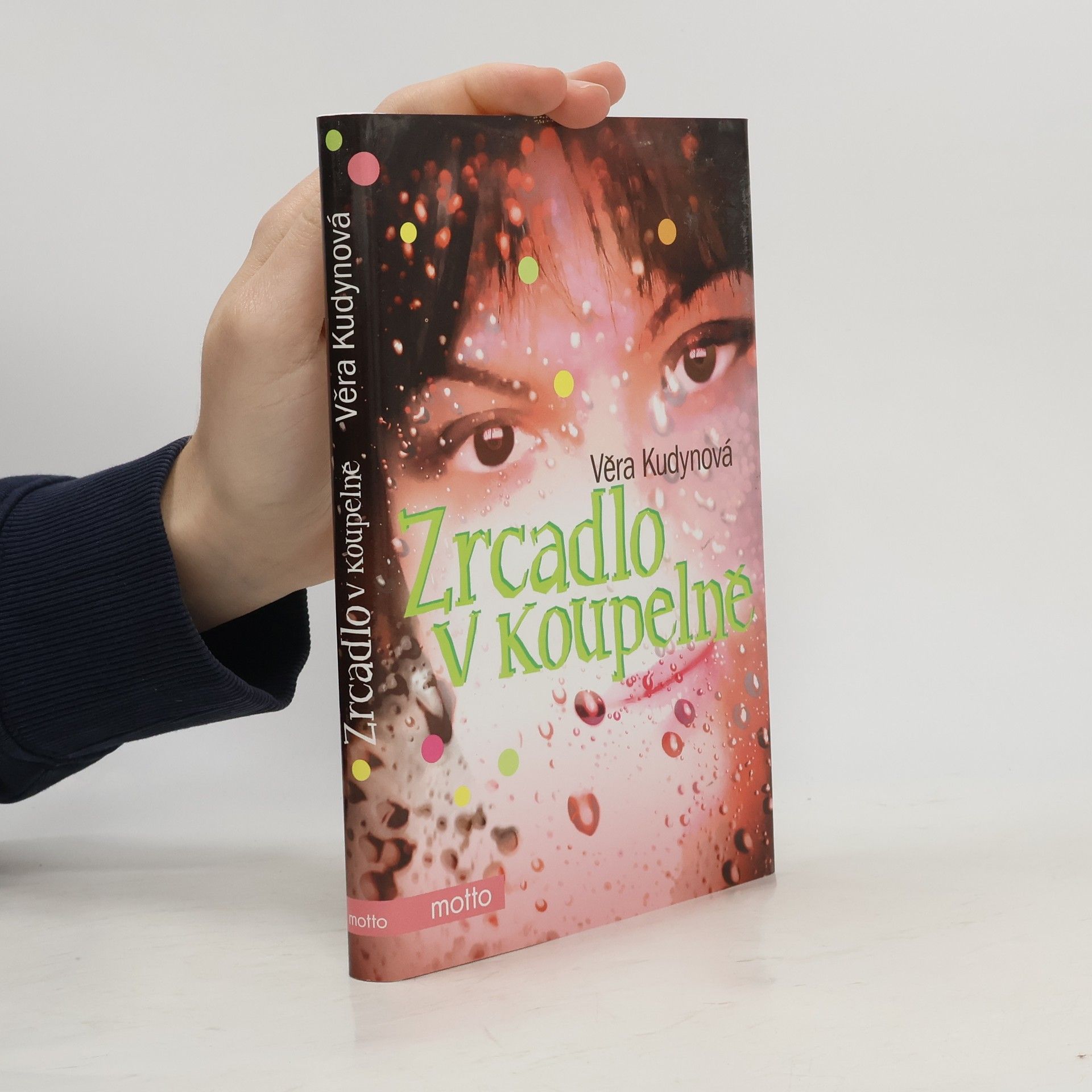 Věra Kudynová Zrcadlo v koupelně