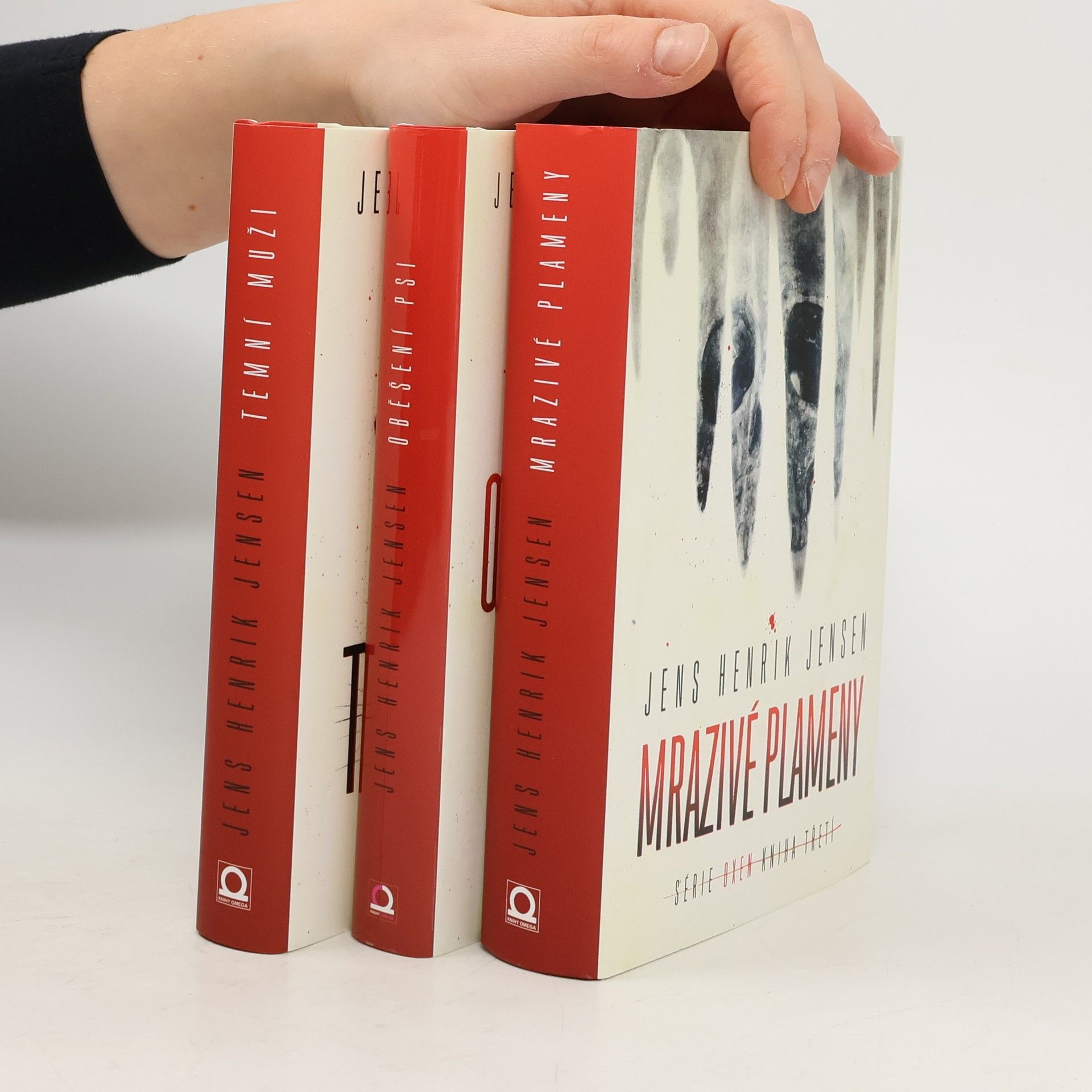 Série Oxen 1.-3. díl: Oběšení psi. Temní muži. Mrazivé plameny.