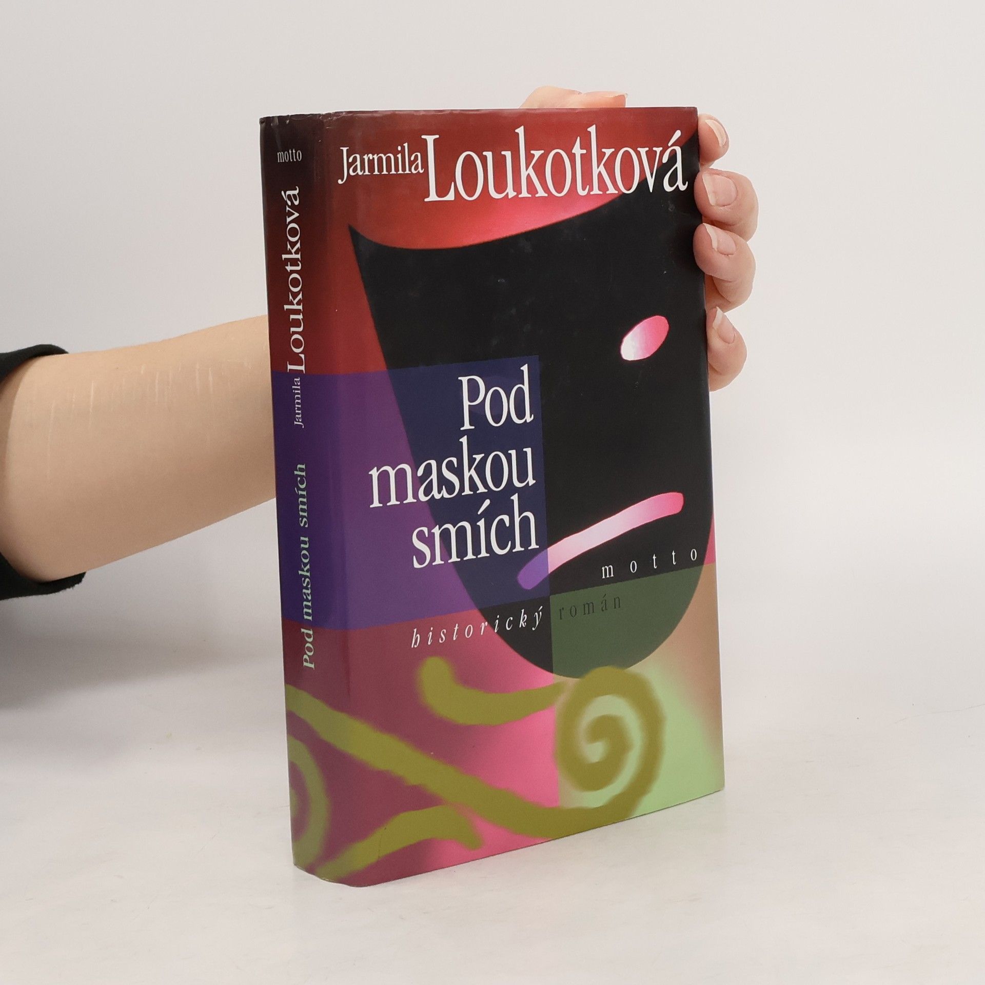 Jarmila Loukotková Pod maskou smích