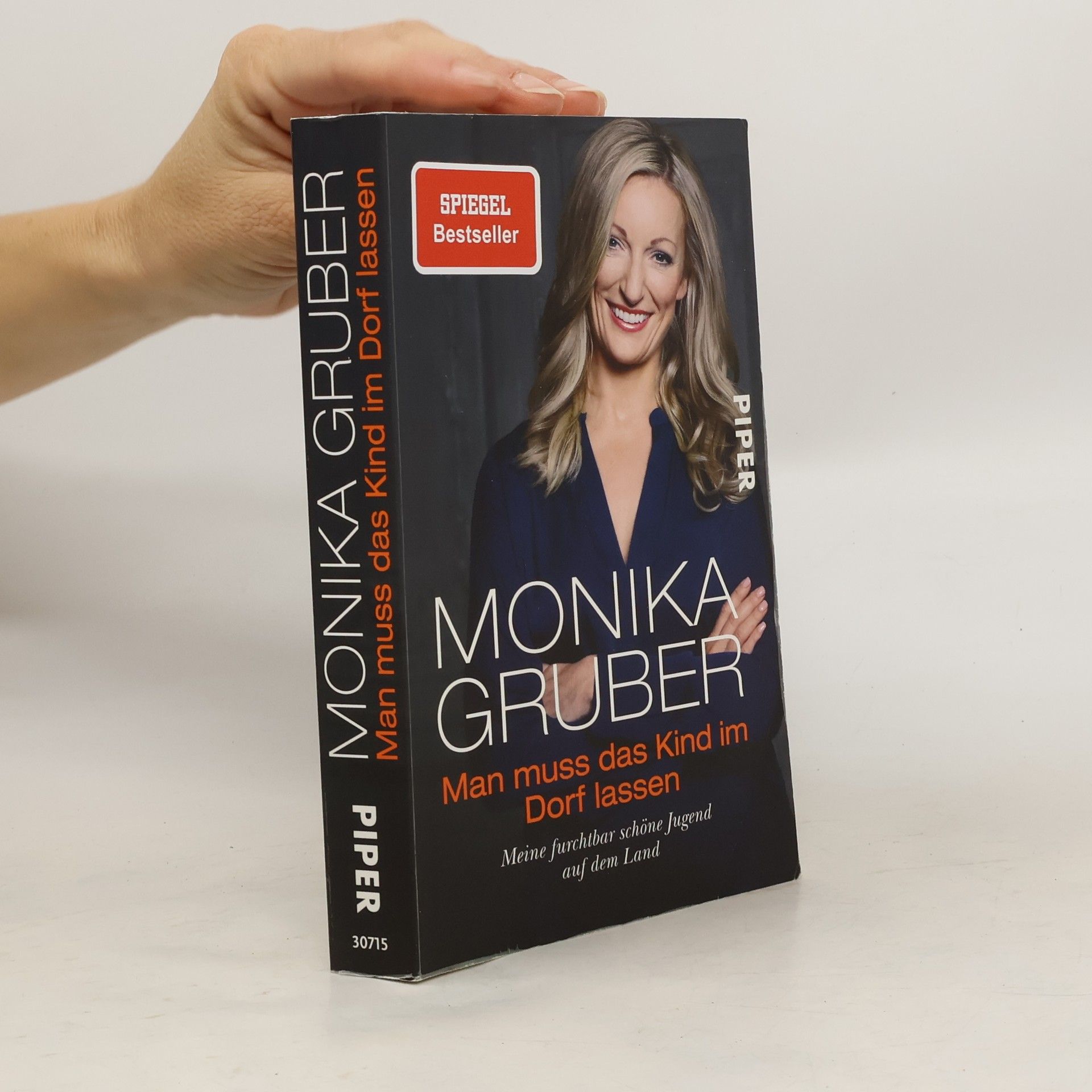 Monika Gruber Man muss das Kind im Dorf lassen