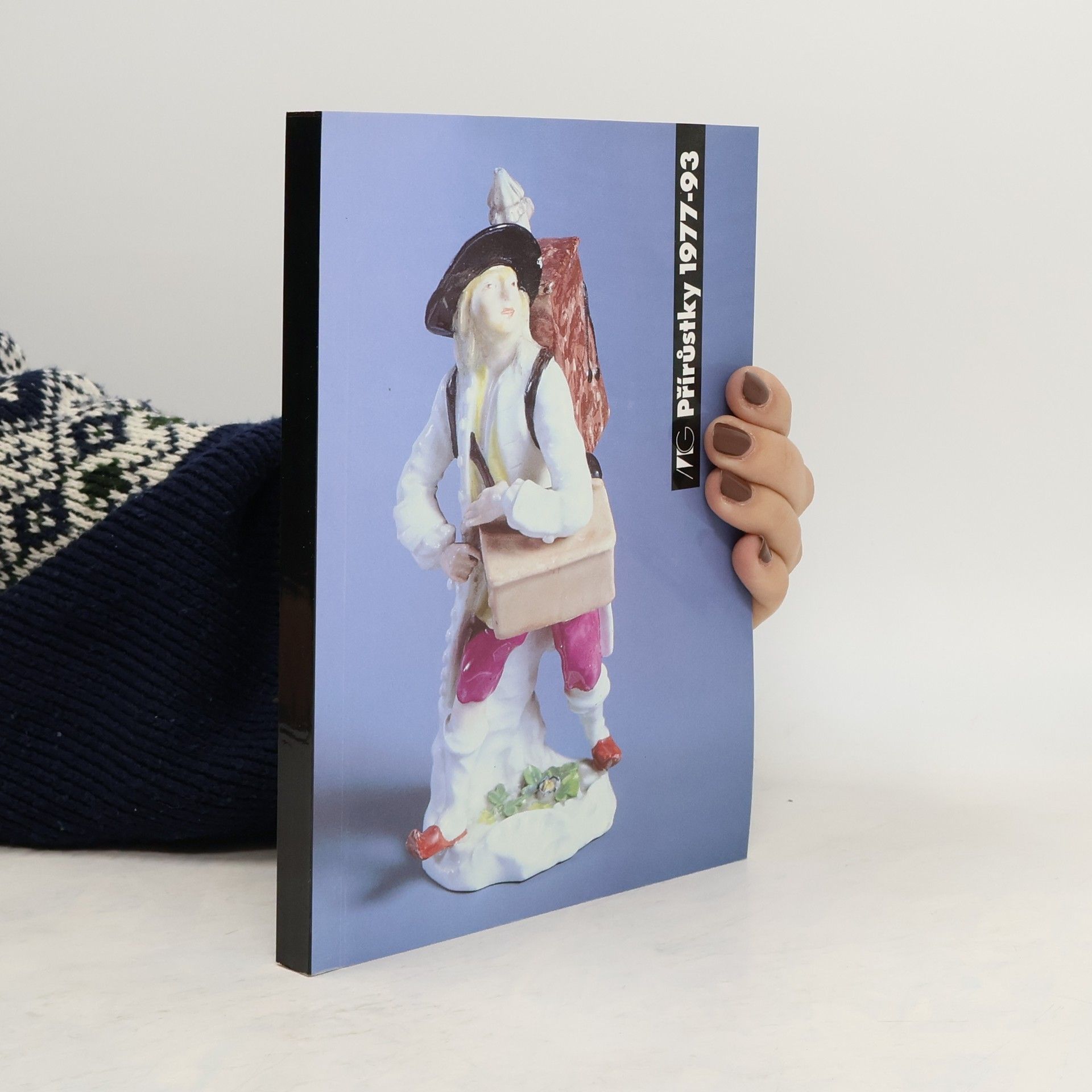 Přírůstky historického užitého umění a uměleckého řemesla z let 1977-1993 : sklo, keramika, kovy, textil, nábytek