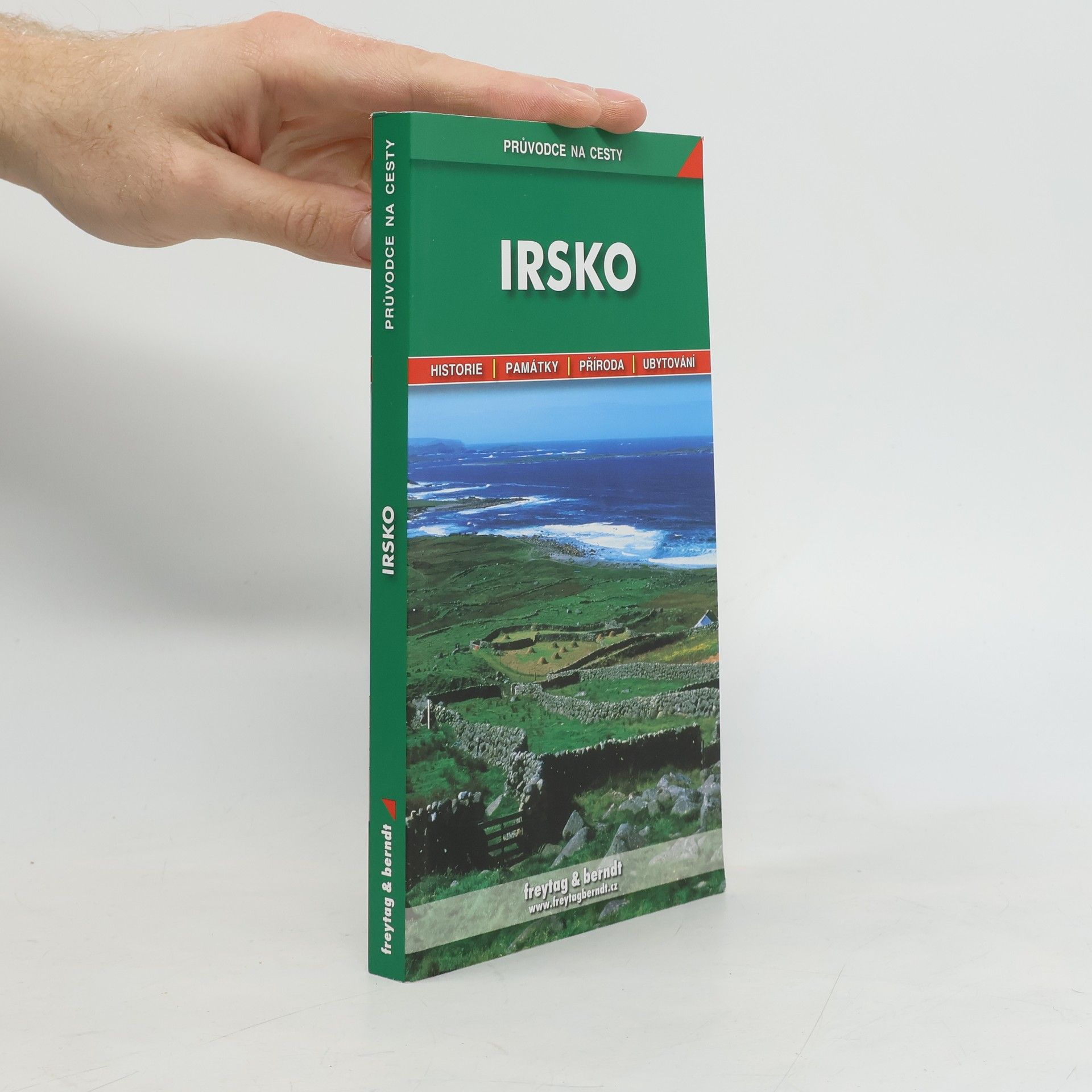 Irsko. Podrobné a přehledné informace o historii, kultuře, přírodě a turistickém zázemí Norska. 136 barevných snímků, 1 přehledná mapa zemí, 8 map oblastí, 4 plány měst