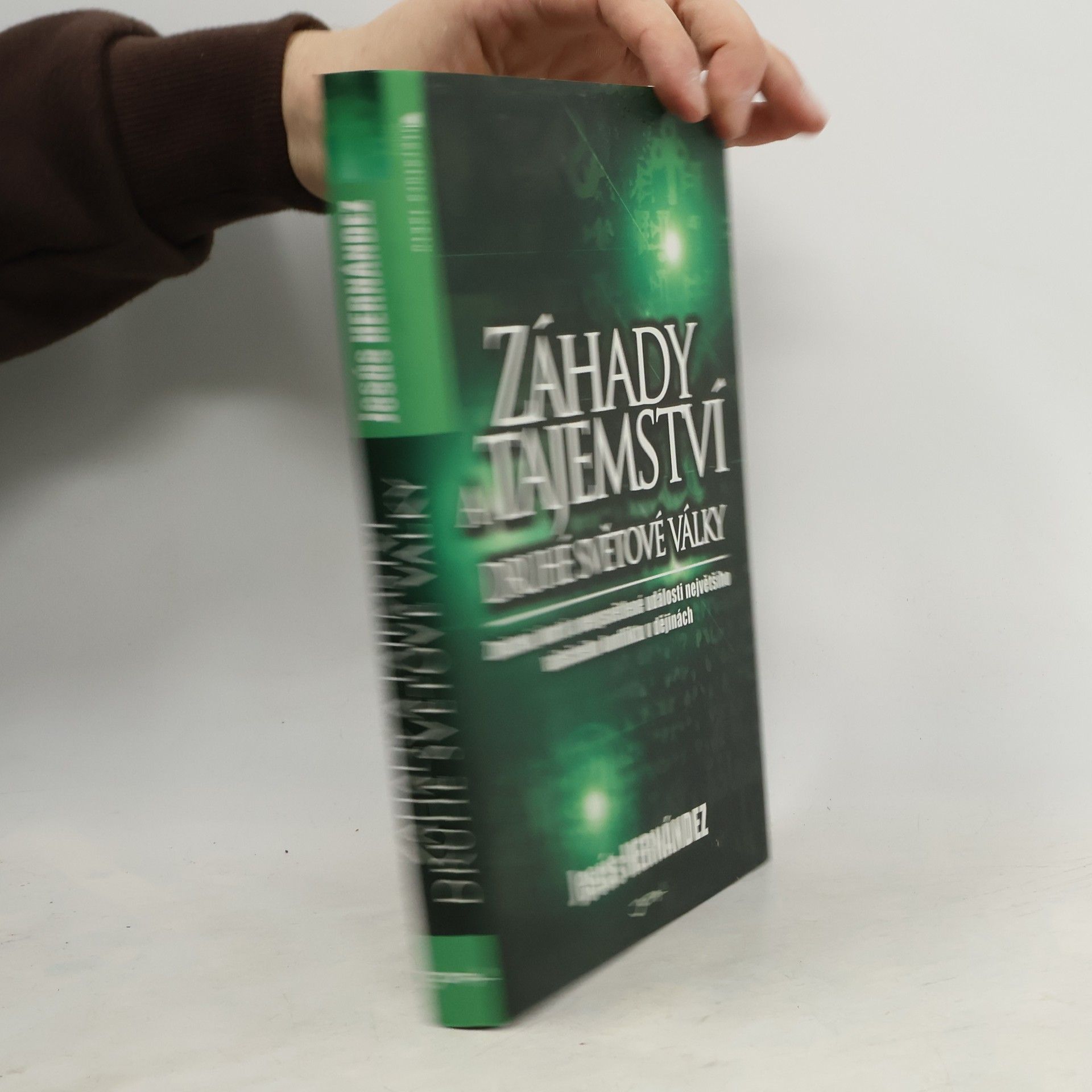 Záhady a tajemství druhé světové války : zmizení, úmrtí a nevysvětlené události největšího válečného konfliktu v dějinách