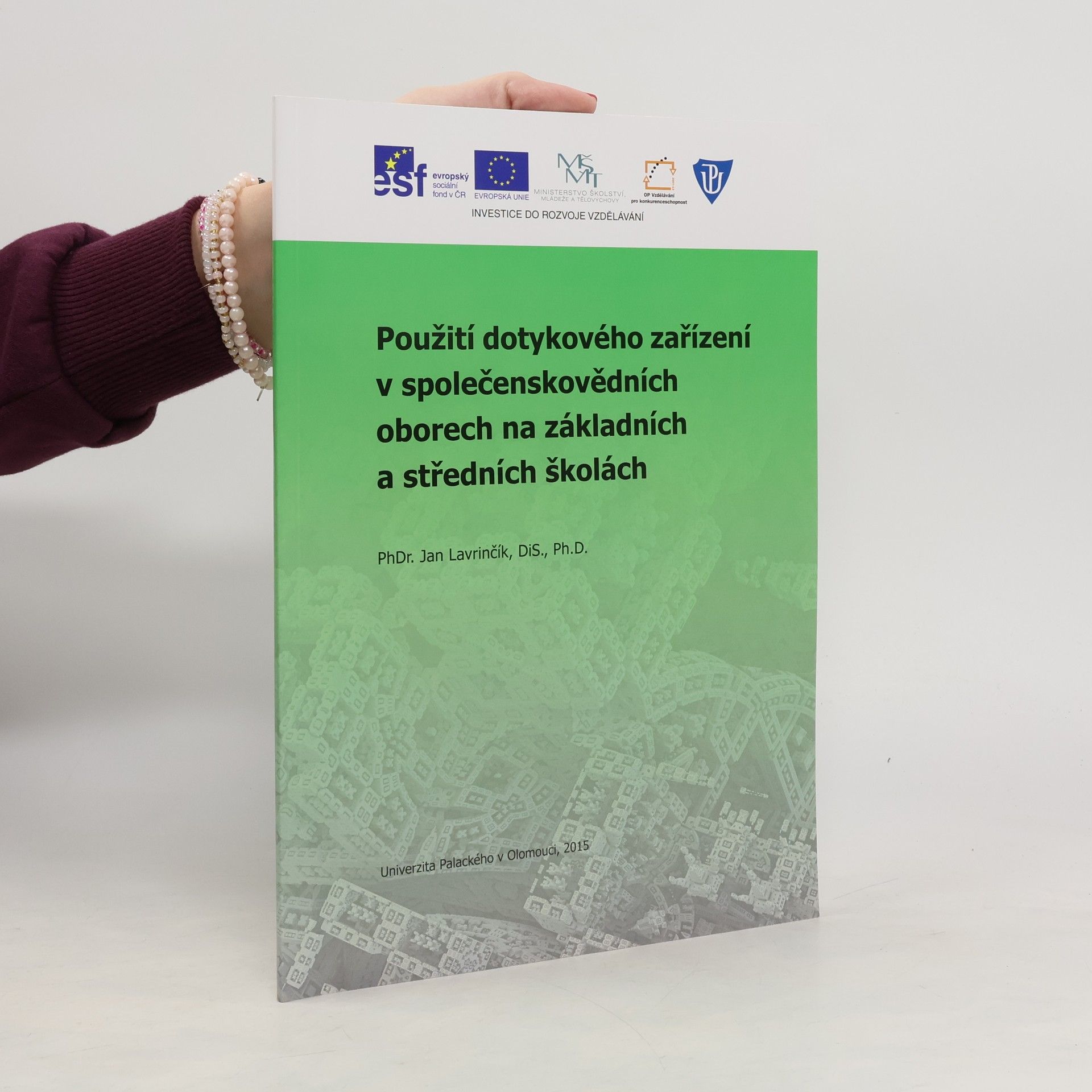 Jan Lavrinčík Použití dotykového zařízení v společenskovědních oborech na základních a středních školách