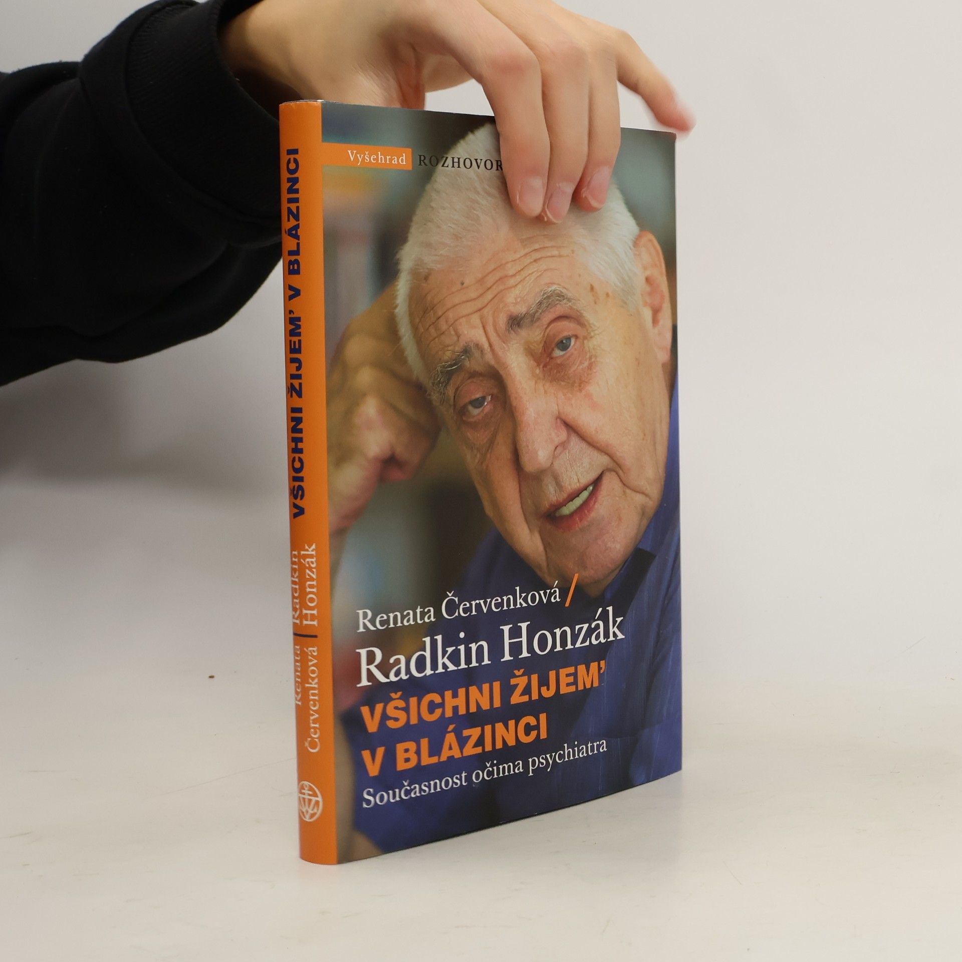 Všichni žijem' v blázinci