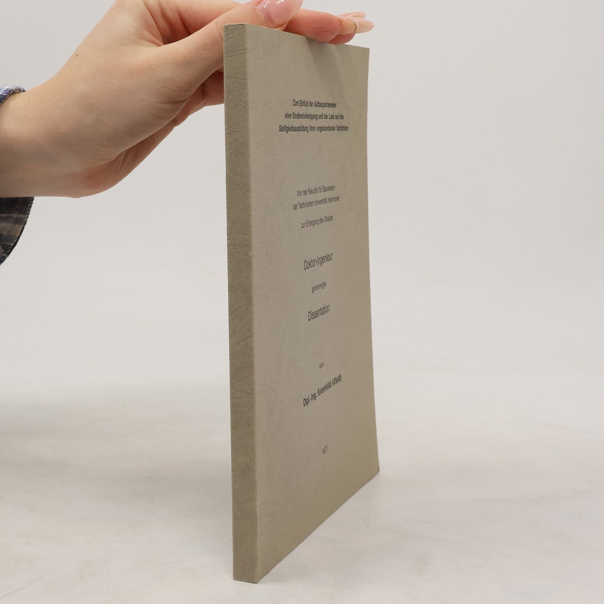 Zum Einfluß der Aufbauparameter einer Straßenbefestigung und der Last auf die Steifigkeitsausbildung Ihrer ungebundenen Schichten