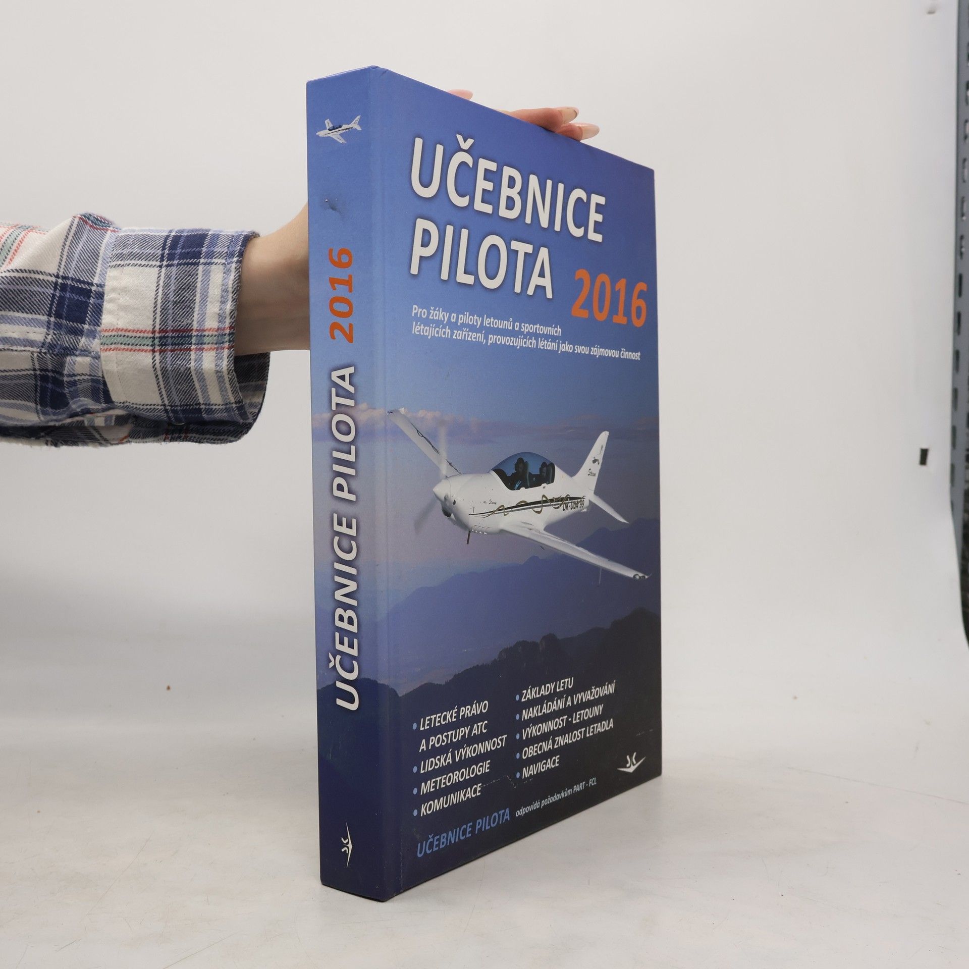 Various authors Učebnice pilota 2016 : pro žáky a piloty všech druhů letounů a sportovních létajících zařízení, provozujících létání jako svou zájmovou činnost Učebnice pilota