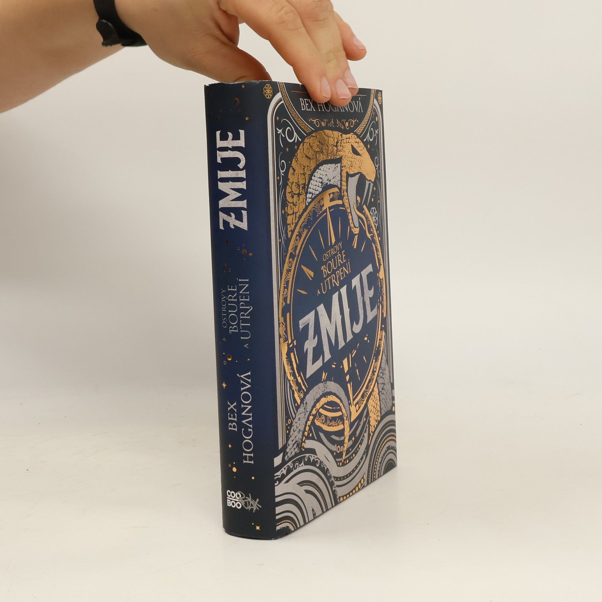 Ostrovy bouře a utrpení. Zmije