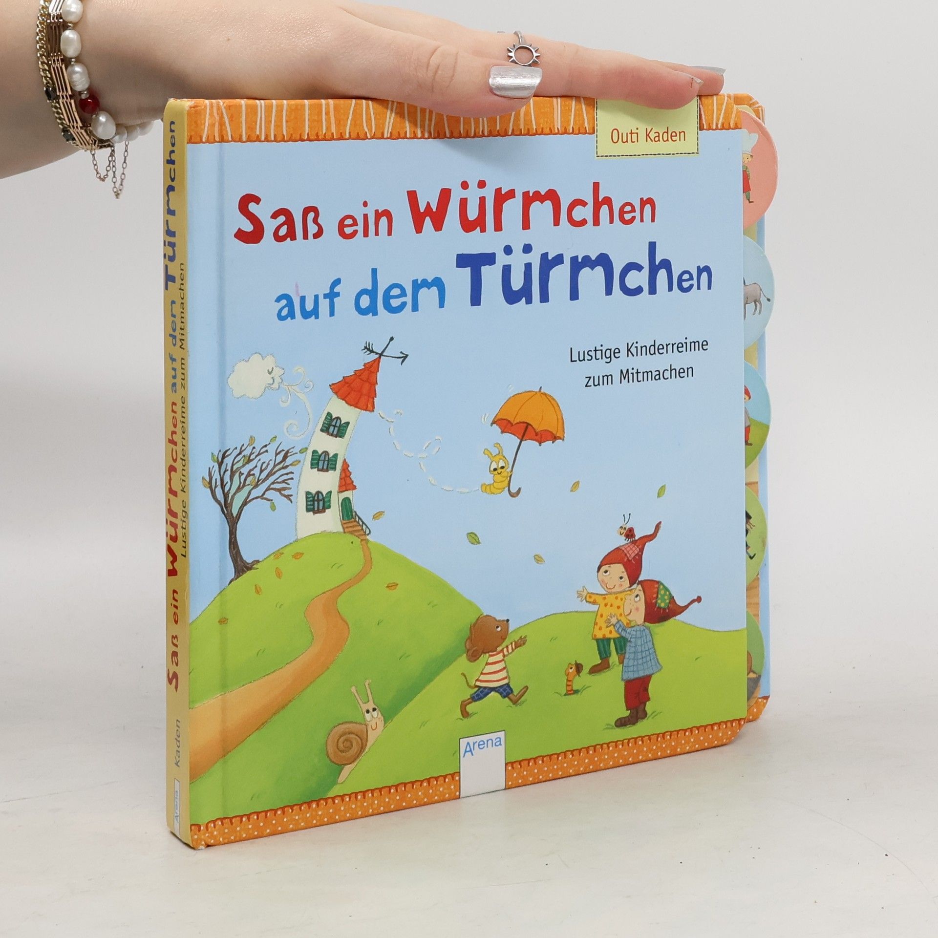 Outi Kaden Saß ein Würmchen auf dem Türmchen