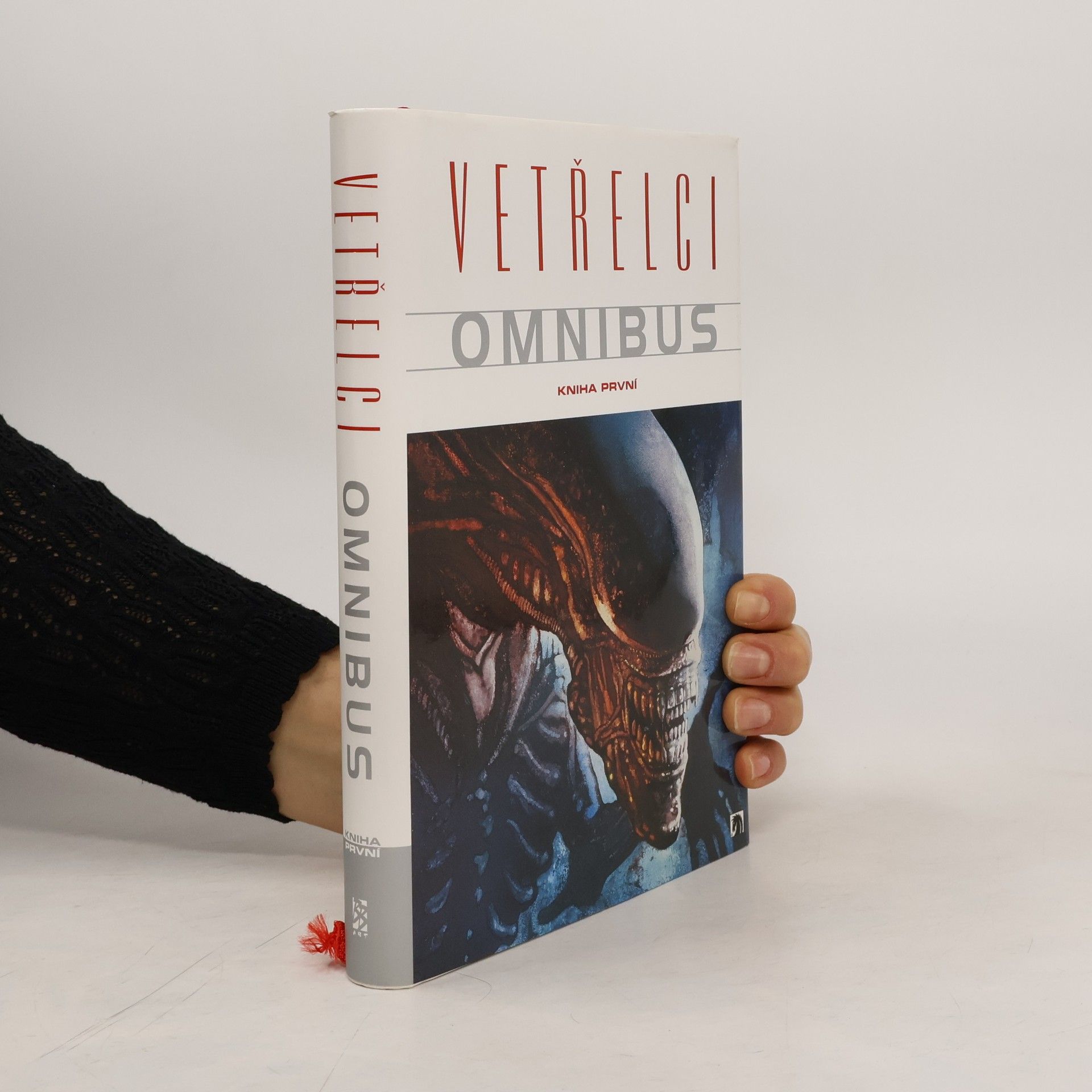 Martin D. Antonín Vetřelci. Kniha první