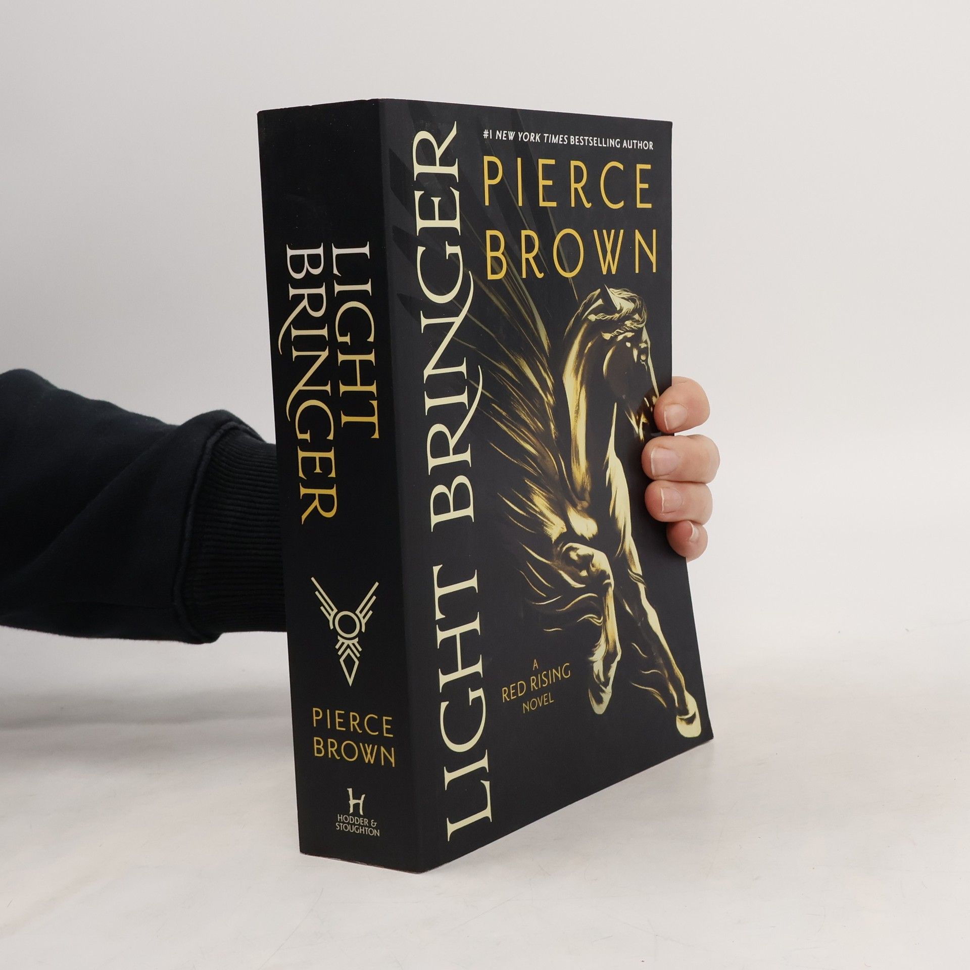 Pierce Brown Light Bringer: A Red Rising Novel