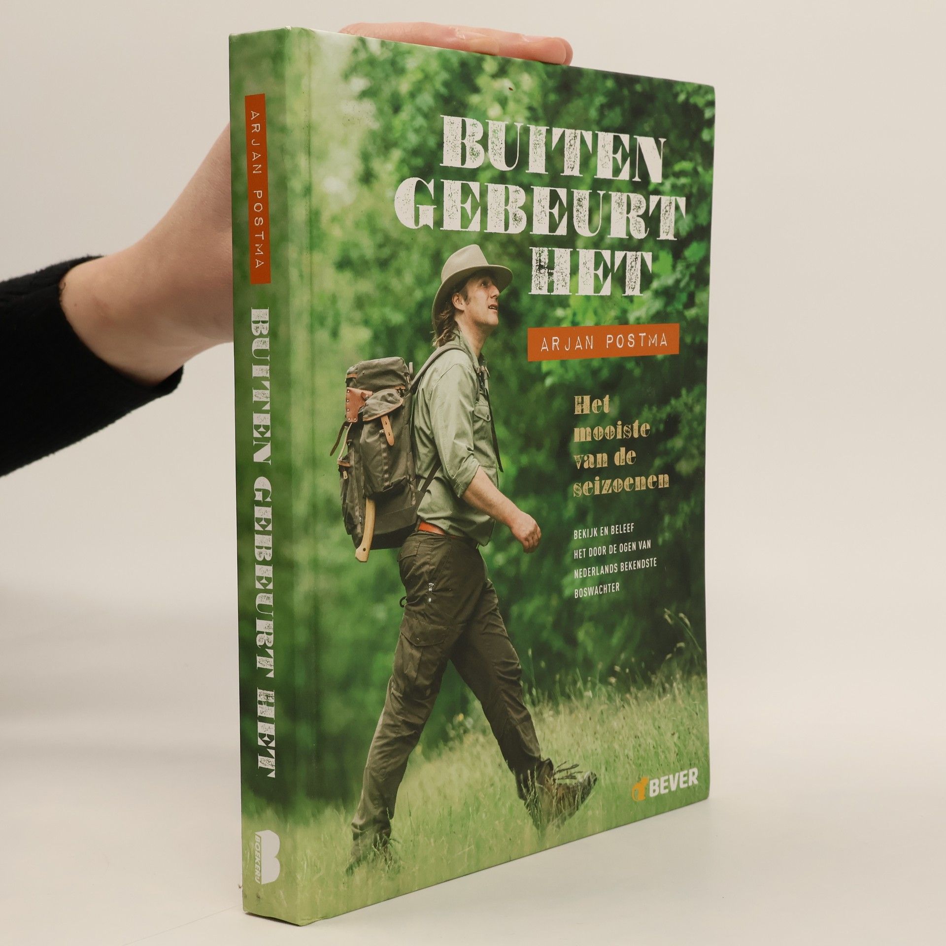 Arjan Postma Buiten gebeurt het