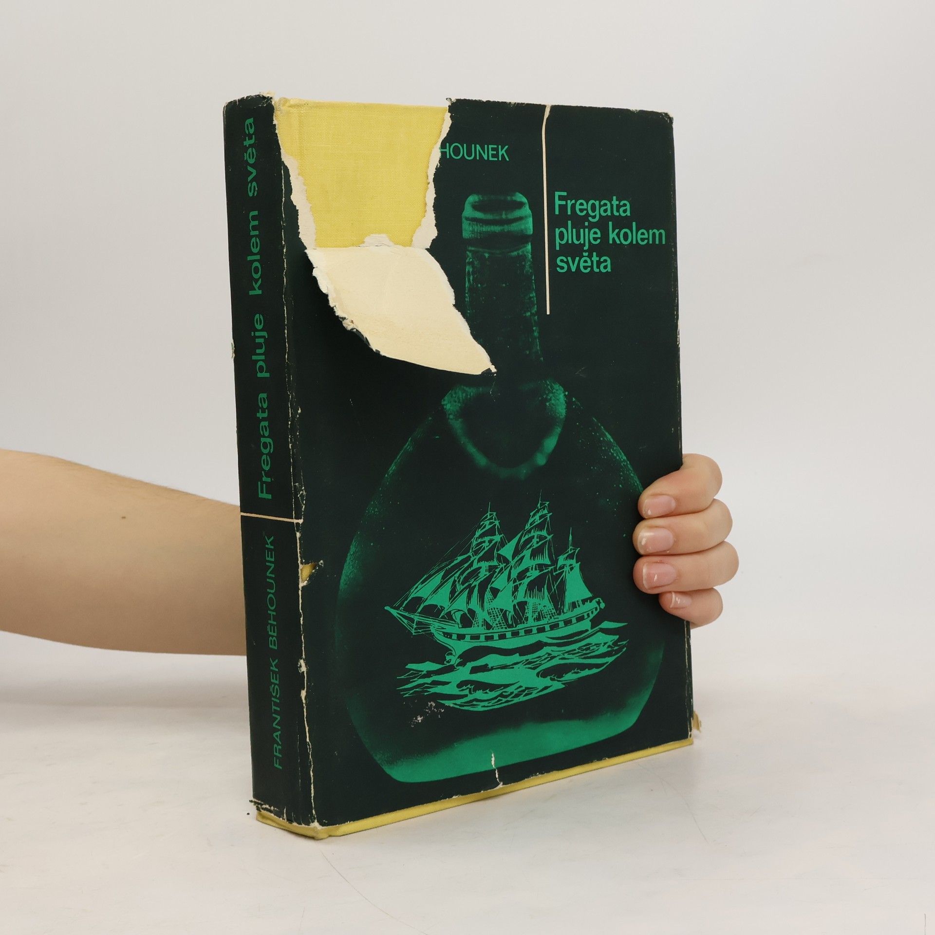 František Běhounek Fregata pluje kolem světa