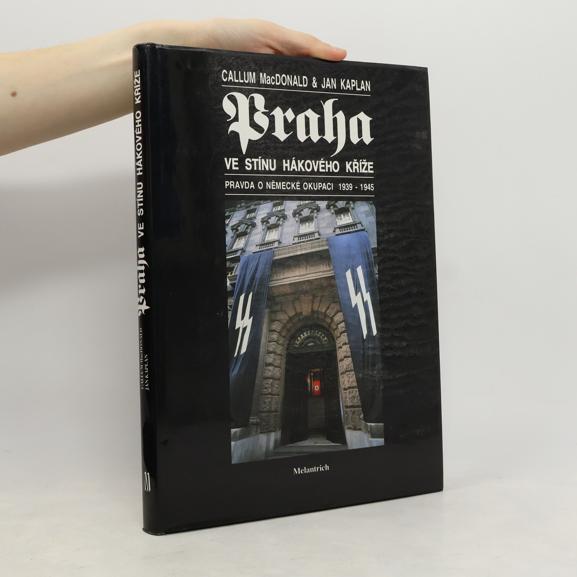 Praha ve stínu hákového kříže