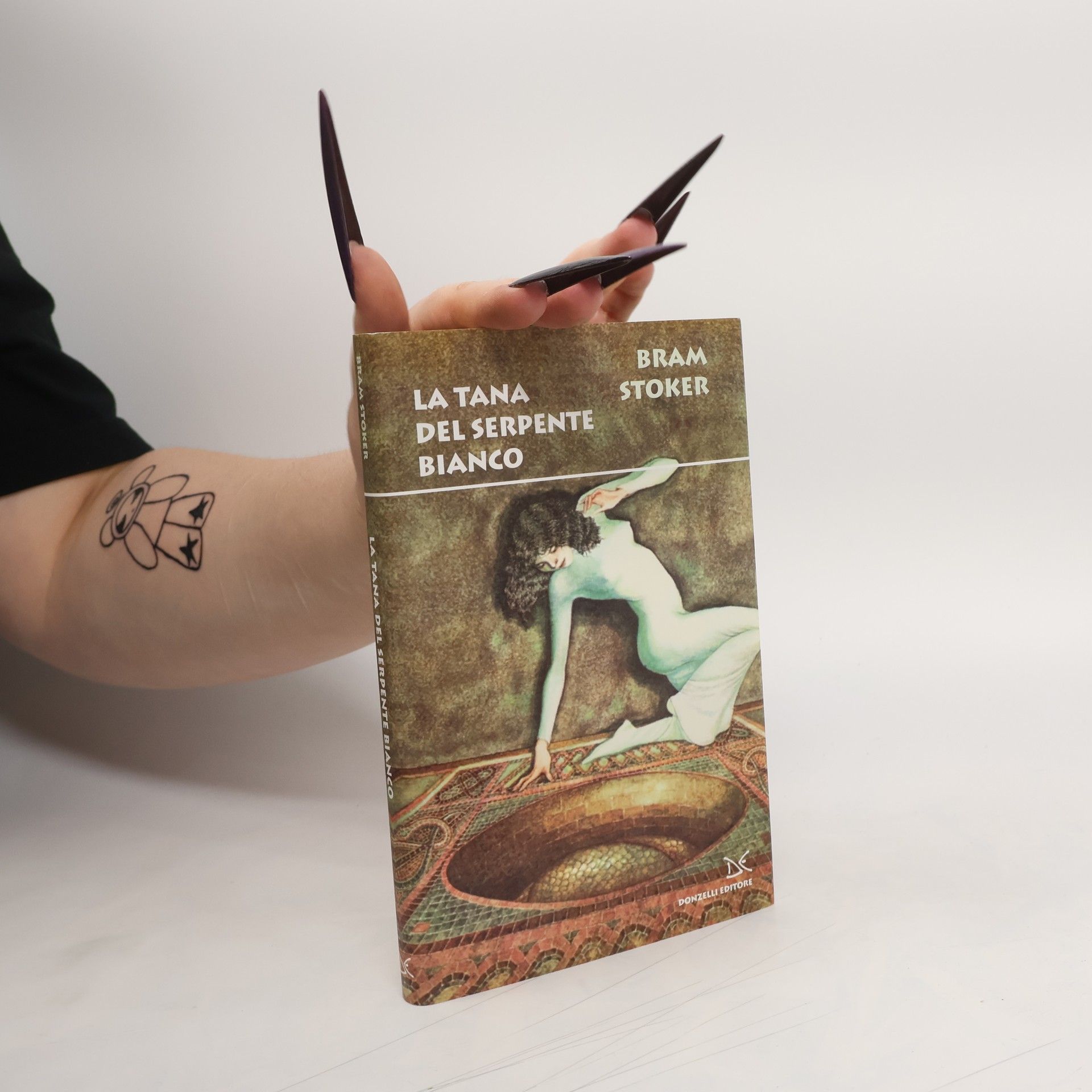 Fiabe e storie: La tana del serpente bianco