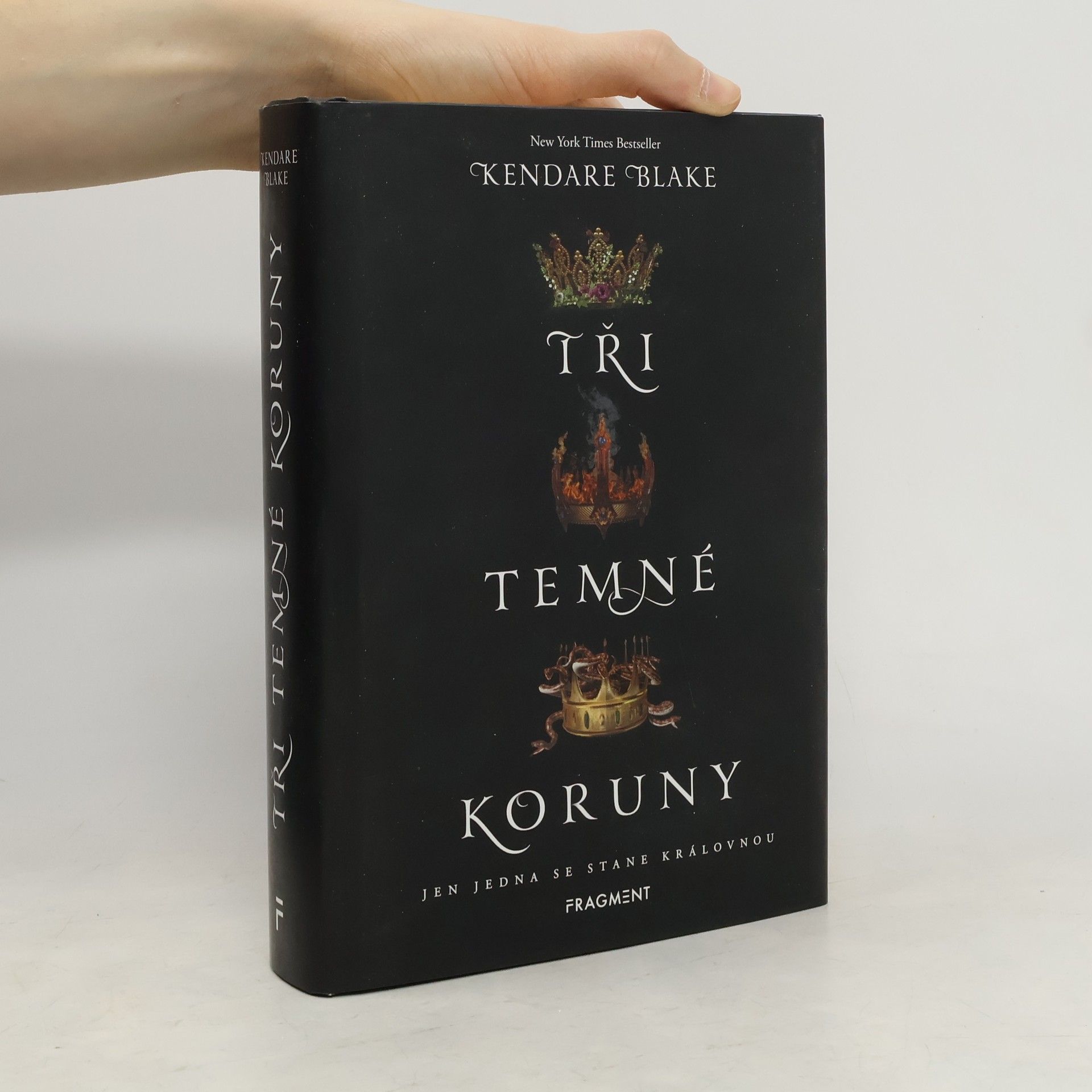 Kendare Blake Tři temné koruny