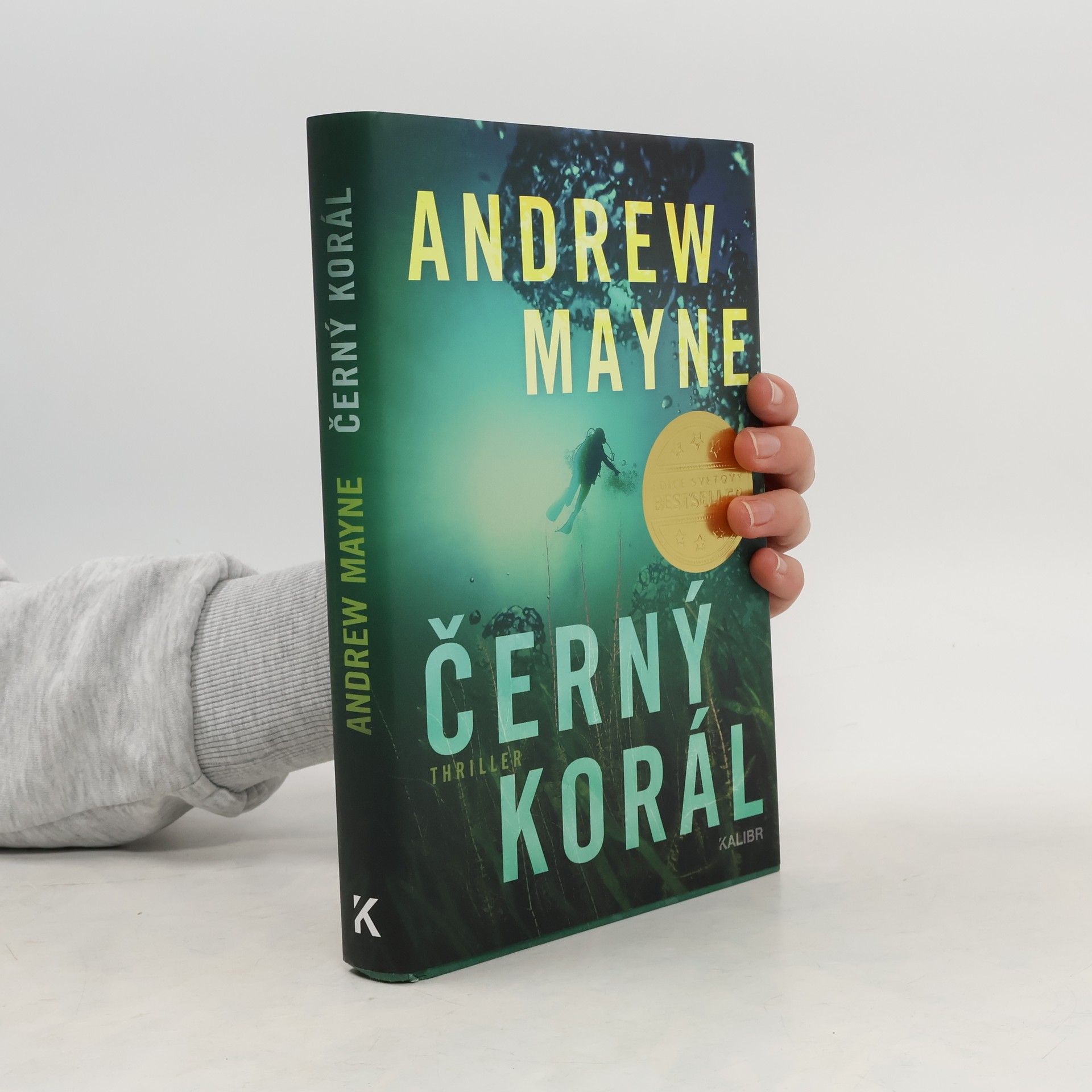 Andrew Mayne Černý korál