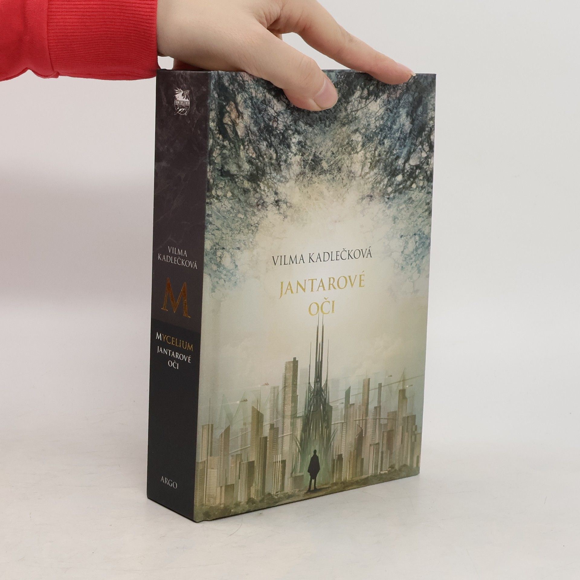 Mycelium. Jantarové oči