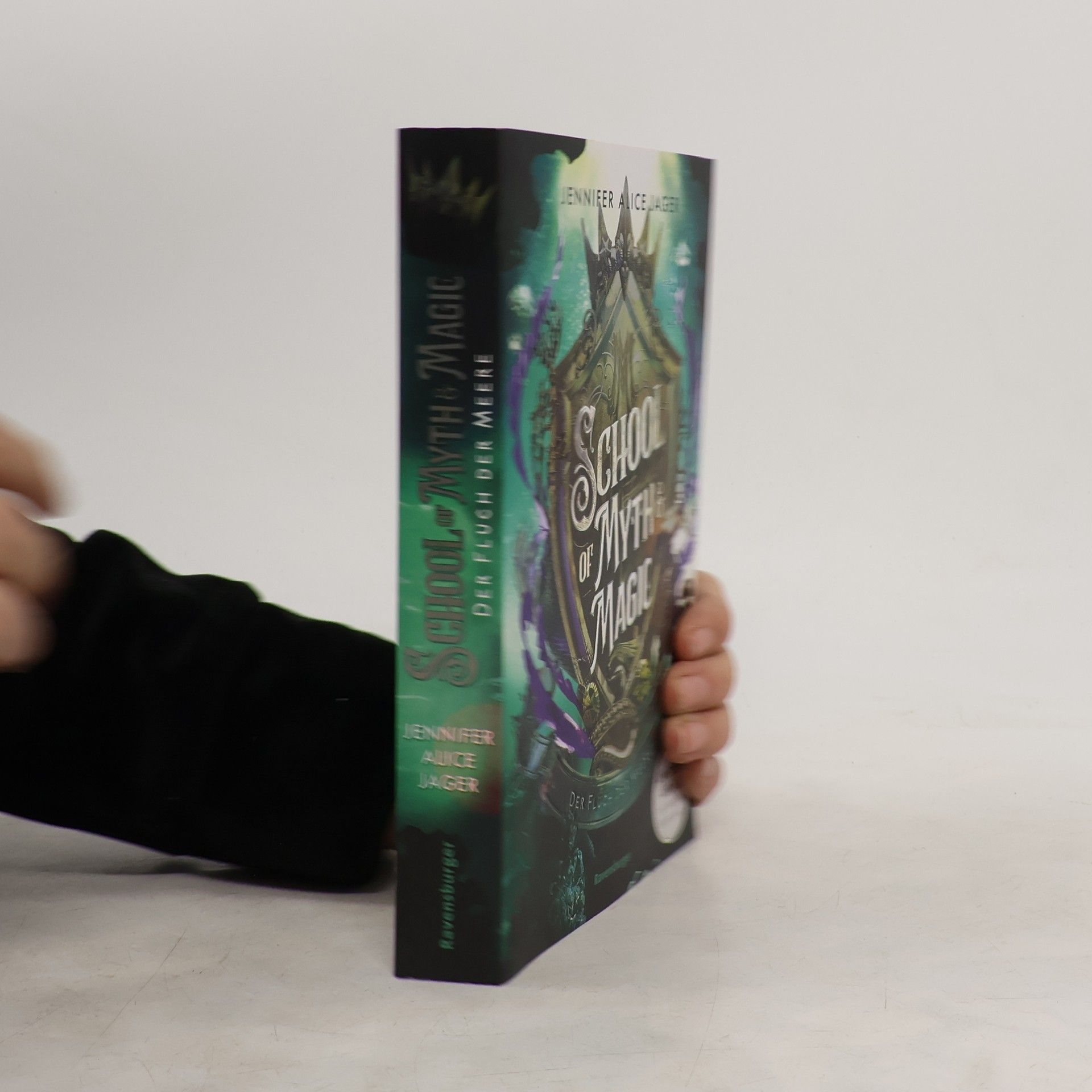 Jennifer Alice Jager School of Myth & Magic, Band 2: Der Fluch der Meere (Limitierte Auflage mit Farbschnitt)