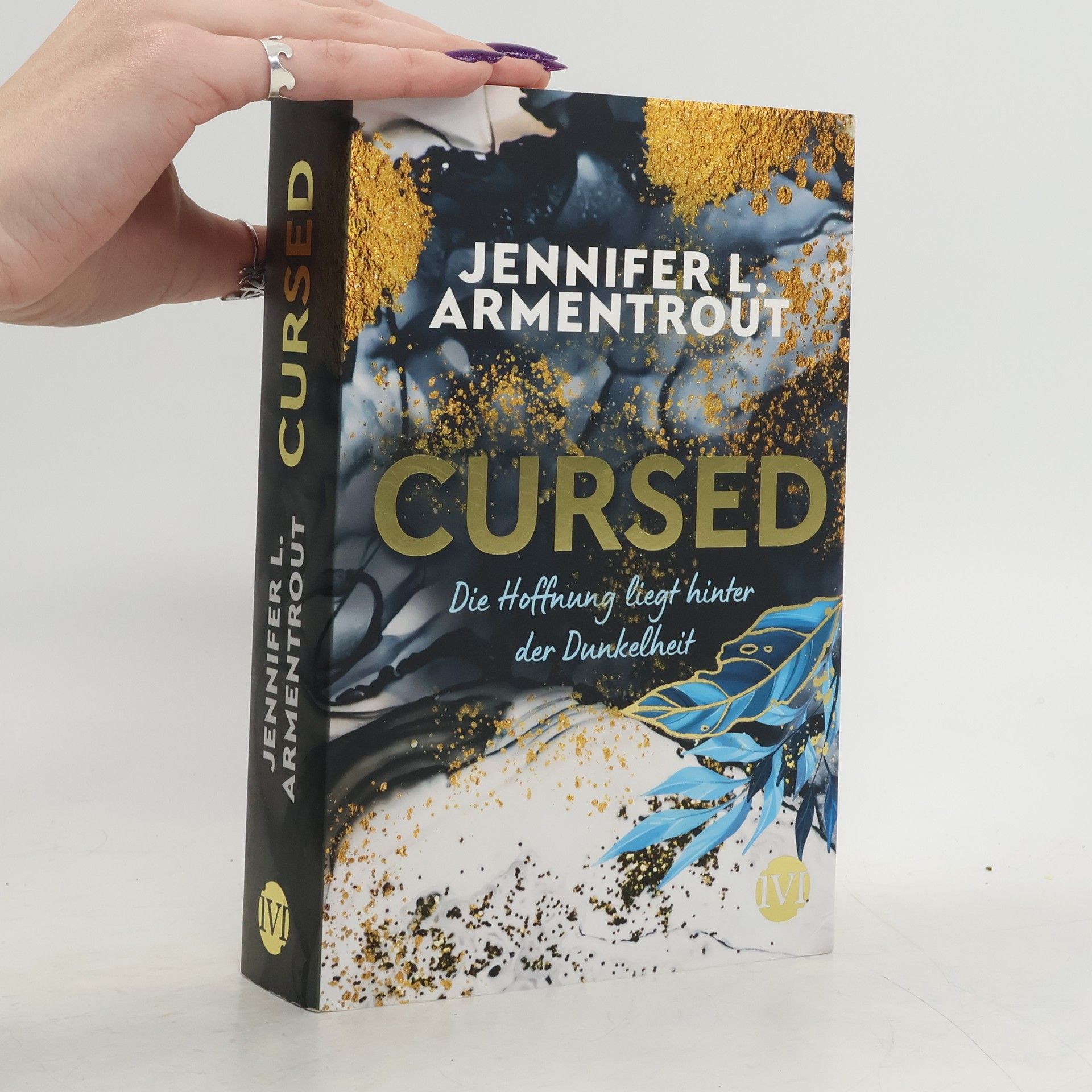 Jennifer Armentrout Cursed. Die Hoffnung liegt hinter der Dunkelheit