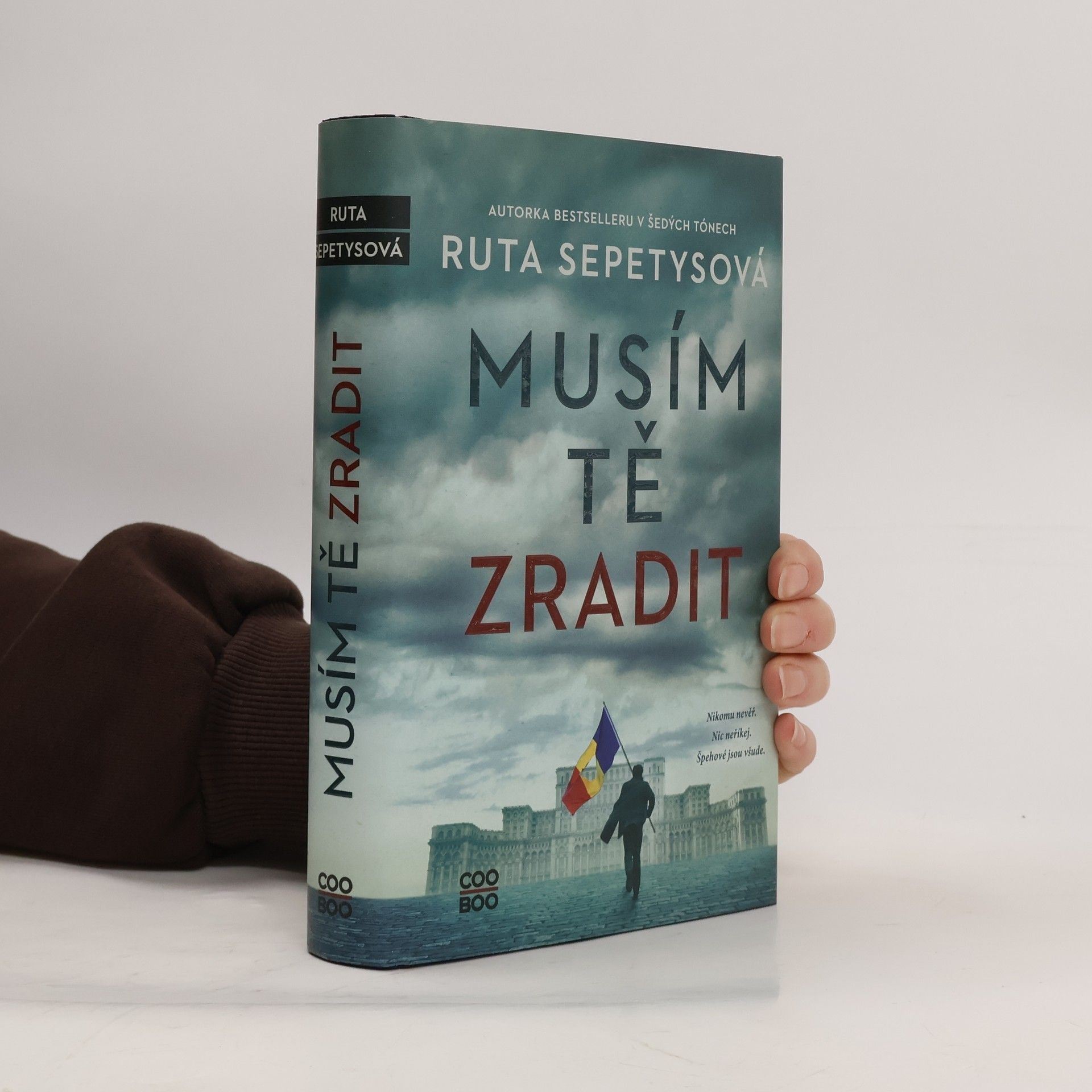 Ruta Sepetys Musím tě zradit