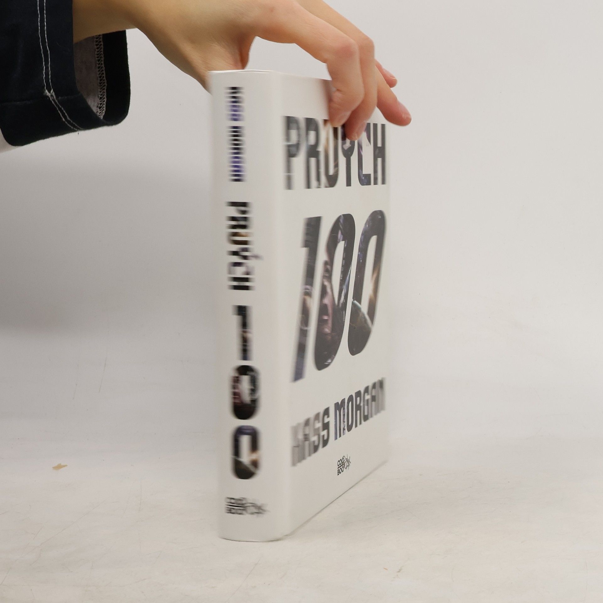 Kass Morgan Prvých 100