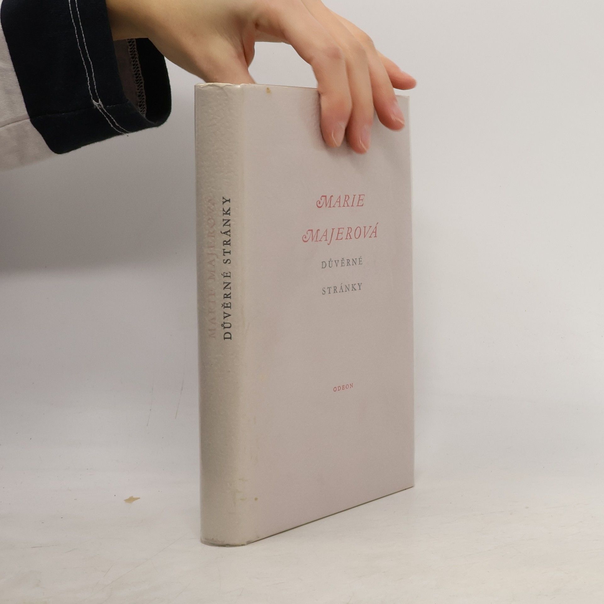 Marie Majerová Důvěrné stránky : Sloupky, fejetony, reportáže 1905-1965