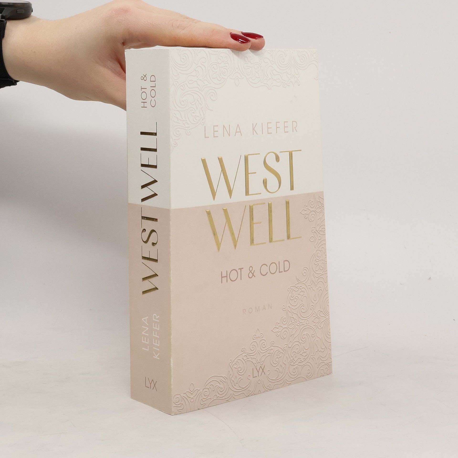 Lena Kiefer Westwell - Hot & Cold