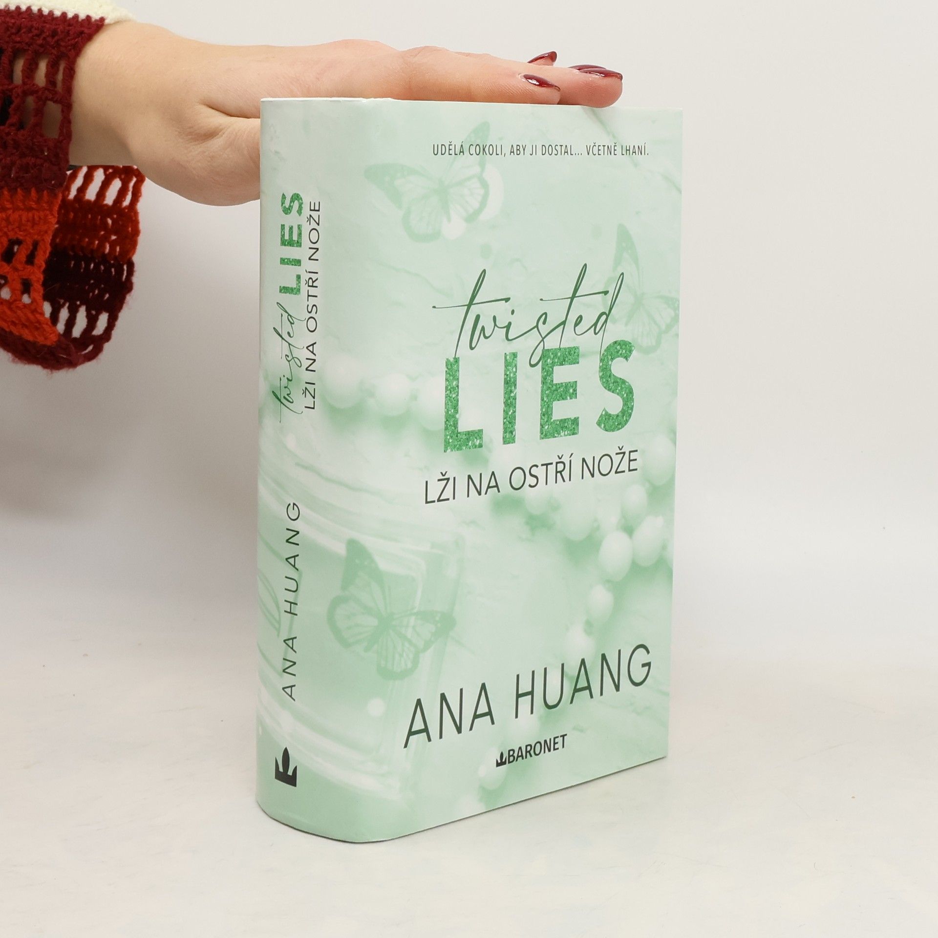 Ana Huang Twisted Lies. Lži na ostří nože