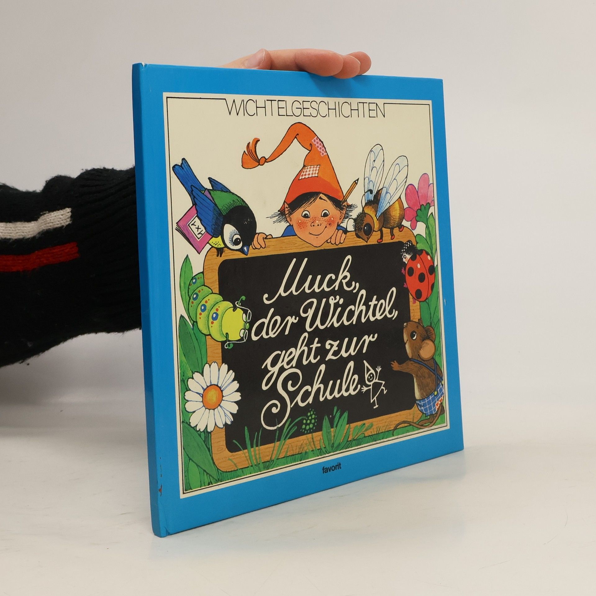 Muck, der Wichtel, geht zur Schule